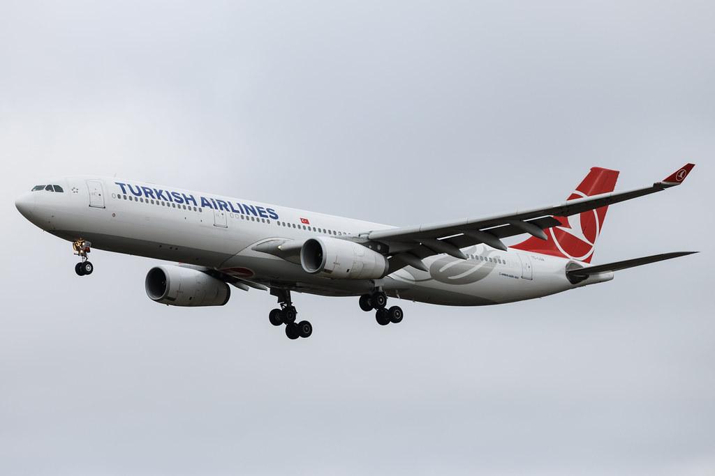 Hamburg Airport: Turkish Airlines (TK / THY) | Airbus A330-343 A333 | TC-LOA | MSN 1483