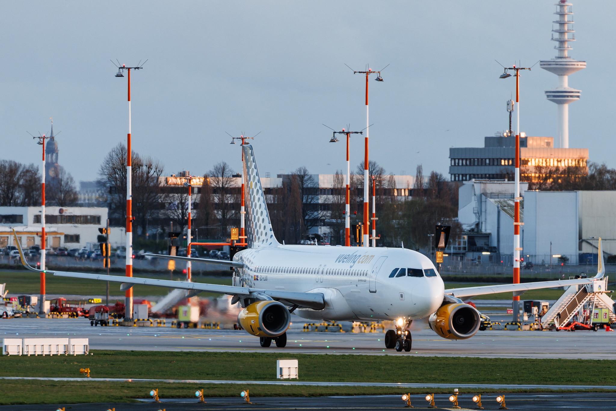 Hamburg Airport: Vueling (VY / VLG) | Airbus A320-232 A320 | EC-LUO | MSN 5530