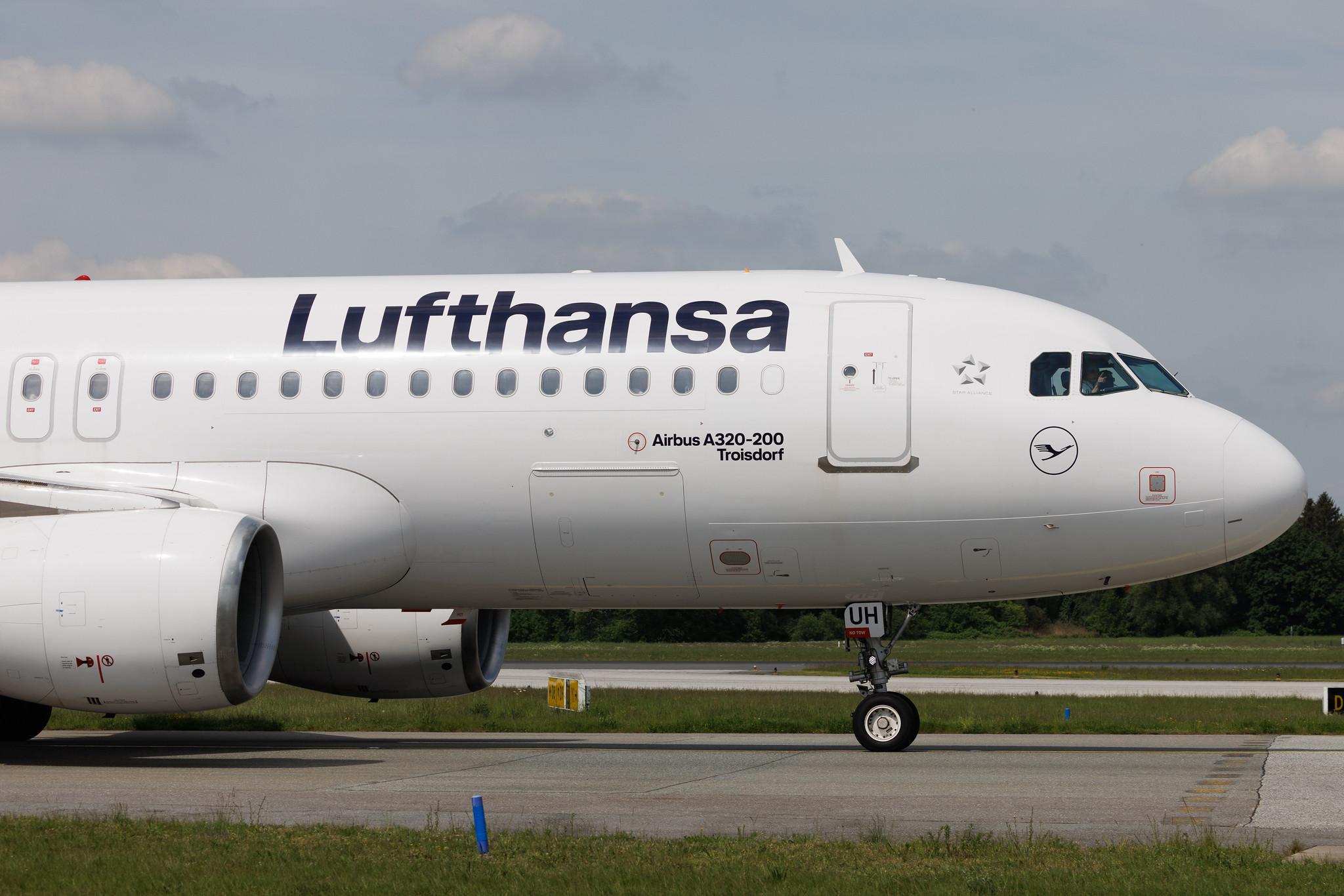 Hamburg Airport: Lufthansa (LH / DLH) | Airbus A320-214 A320 | D-AIUH | MSN 6225