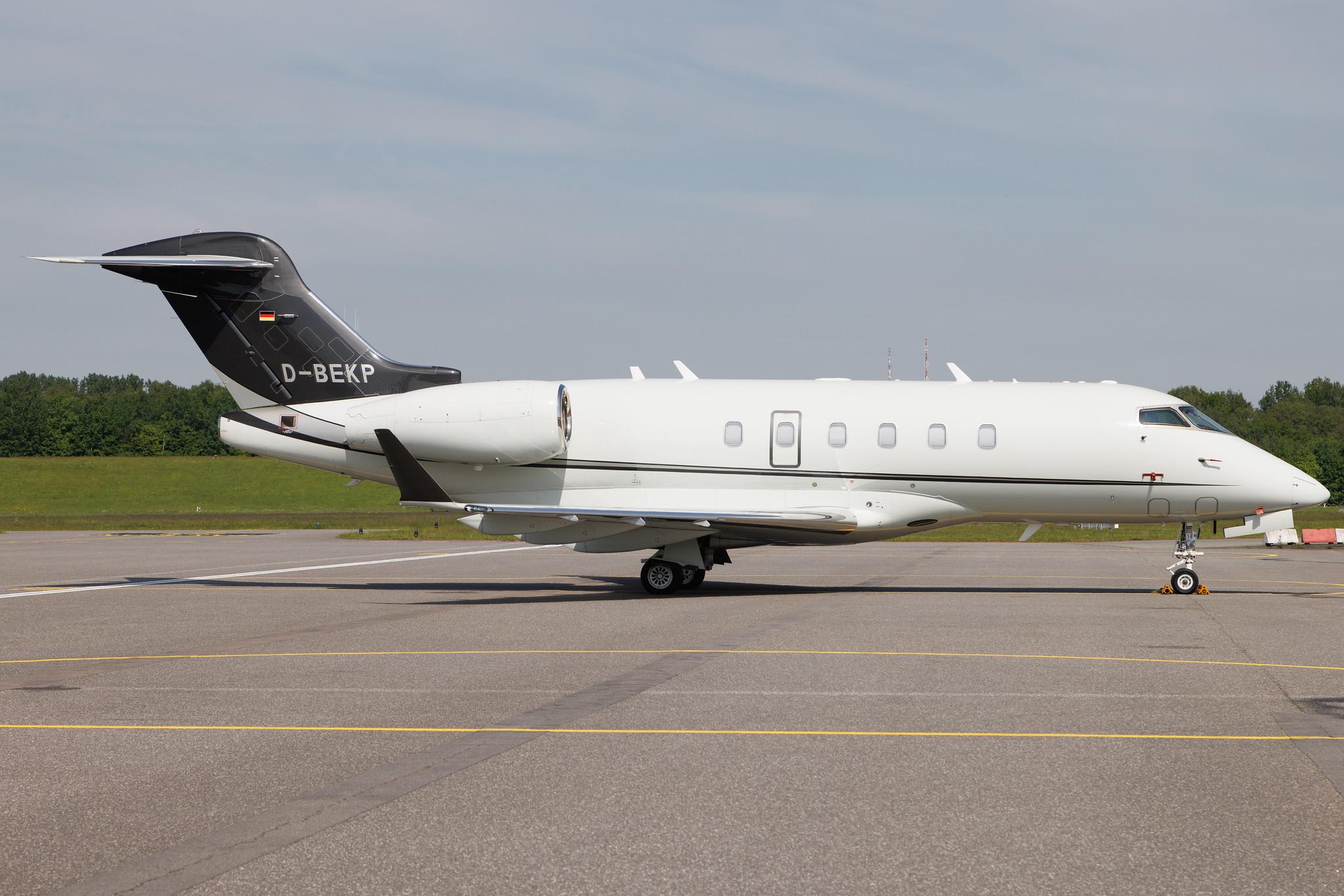 Hamburg Airport: Windrose Air Jetcharter (/ QGA) | Bombardier Challenger 300 CL30 | D-BEKP | MSN 20275