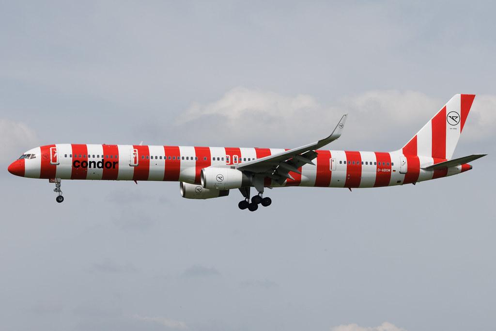 Hamburg Airport: Condor (DE / CFG) | Boeing 757-330 B753 | D-ABOM | MSN 29022