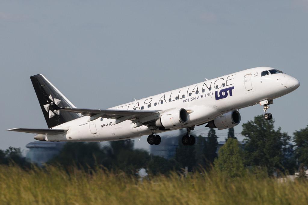 Warsaw Chopin Airport: LOT (LO / LOT) | Livery: Star Alliance Livery | Embraer E175LR E75S | SP-LIO | MSN 17000321