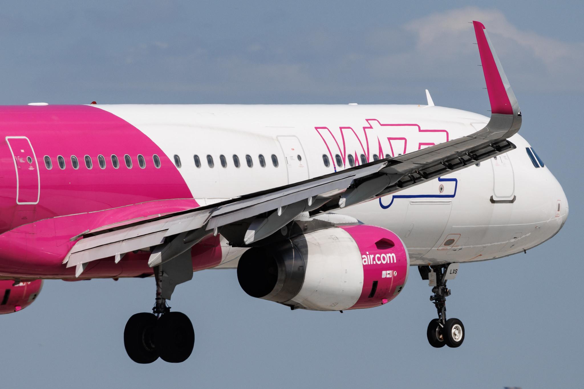 Warsaw Chopin Airport: Wizz Air (W6 / WZZ) | Airbus A321-231 A321 | HA-LXS | MSN 07702