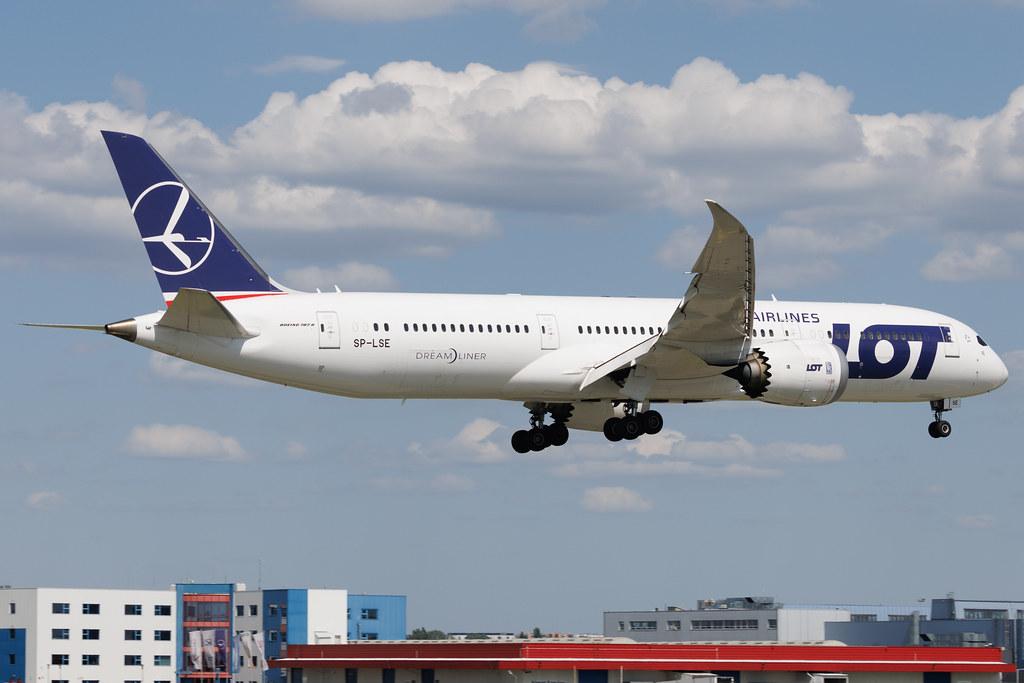 Warsaw Chopin Airport: LOT (LO / LOT) | Boeing 787-9 Dreamliner B789 | SP-LSE | MSN 62173