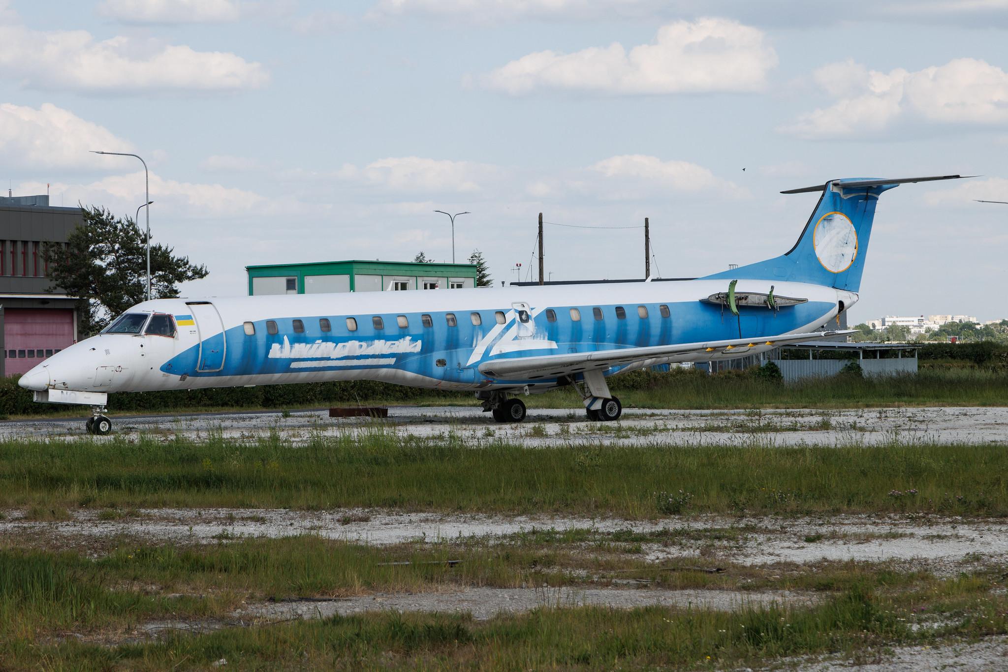 Warsaw Chopin Airport: Dniproavia (Z6 / UDN) | Embraer ERJ-145EP E145 | UR-DNO | MSN 145237