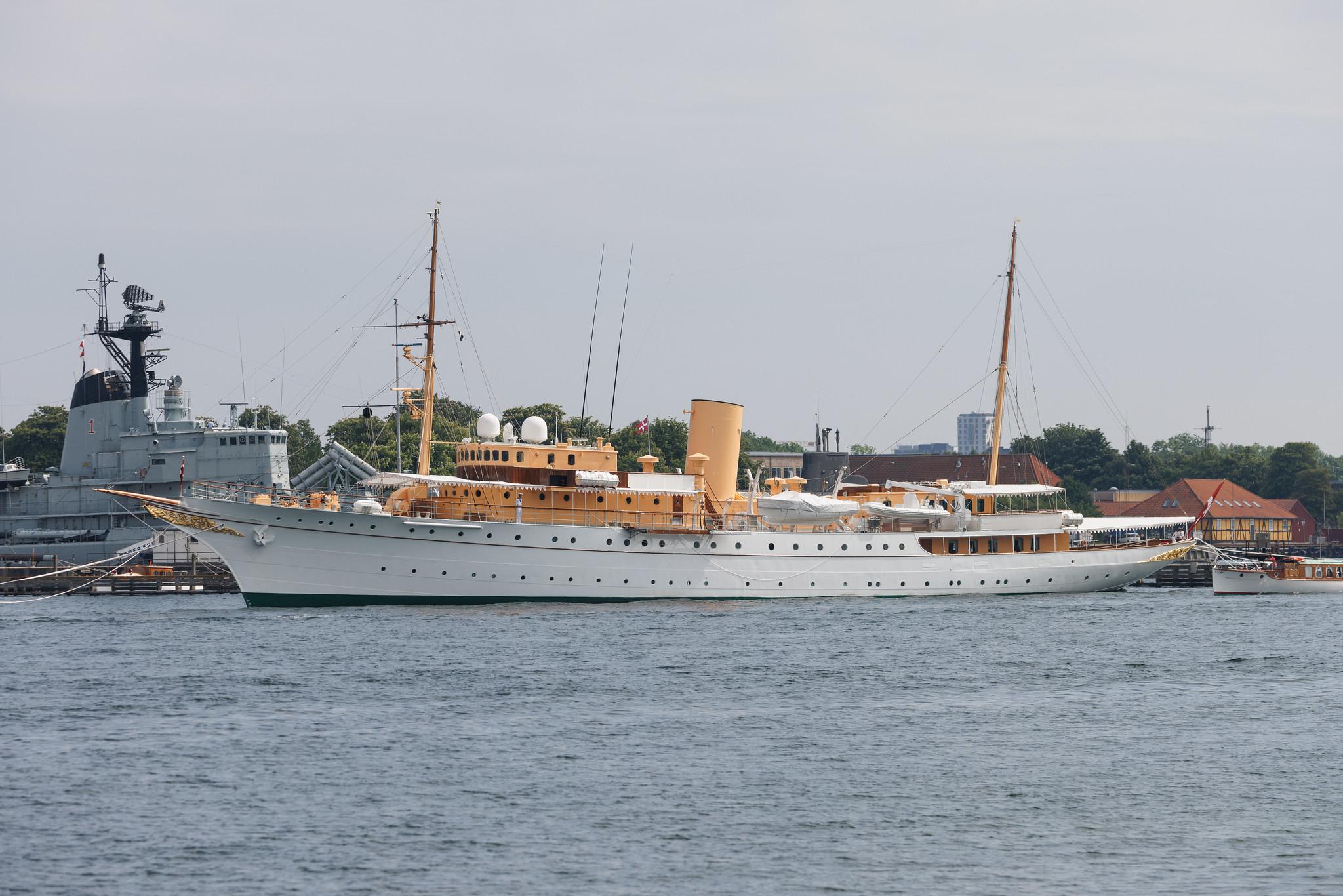 Copenhagen Sea Airport: Schiff