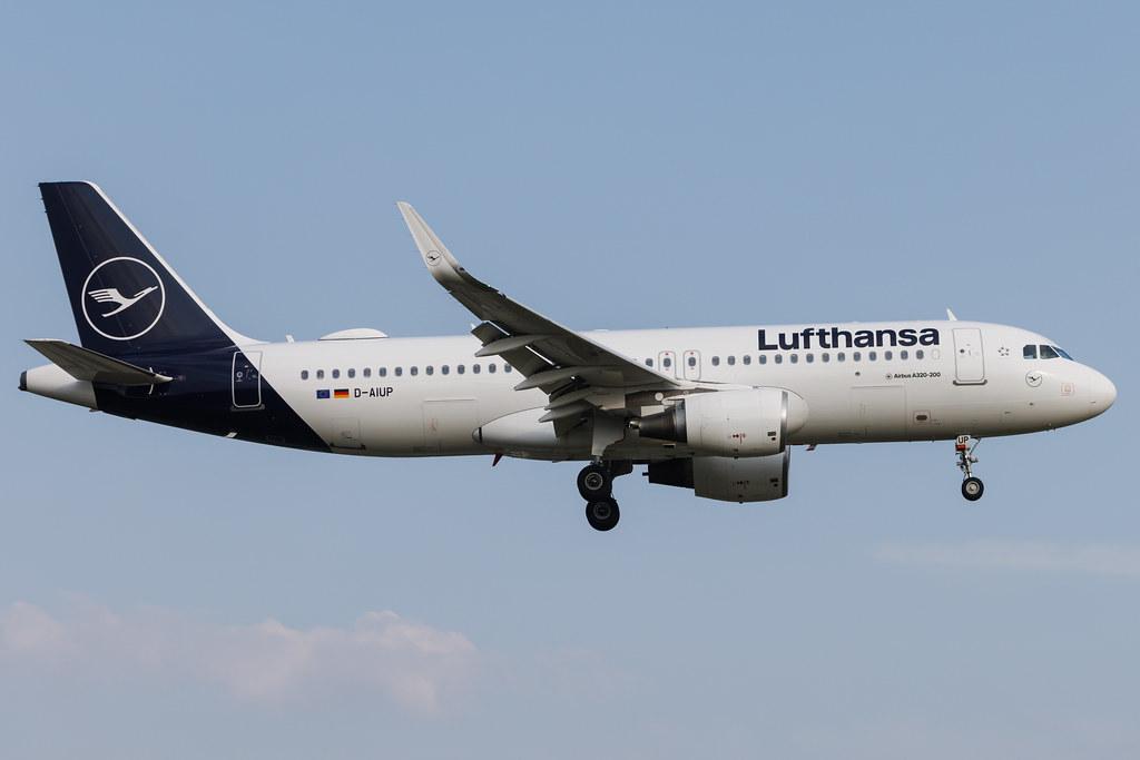 Hamburg Airport: Lufthansa (LH / DLH) | Airbus A320-214 A320 | D-AIUP | MSN 6807