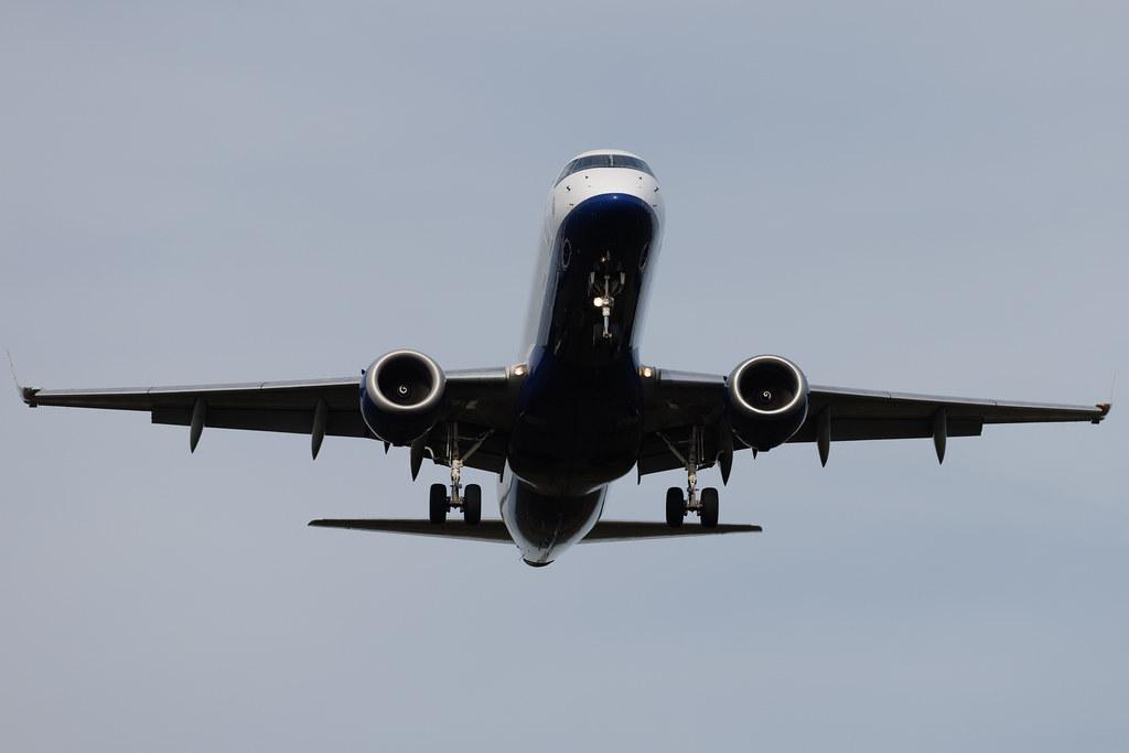 Frankfurt Airport: Flugzeug bei Landung
