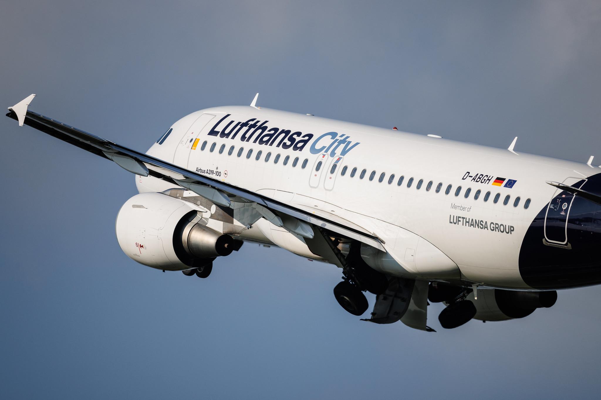 Hamburg Airport: Lufthansa City (VL / LHX) | Airbus A319-112 A319 | D-ABGH | MSN 3245