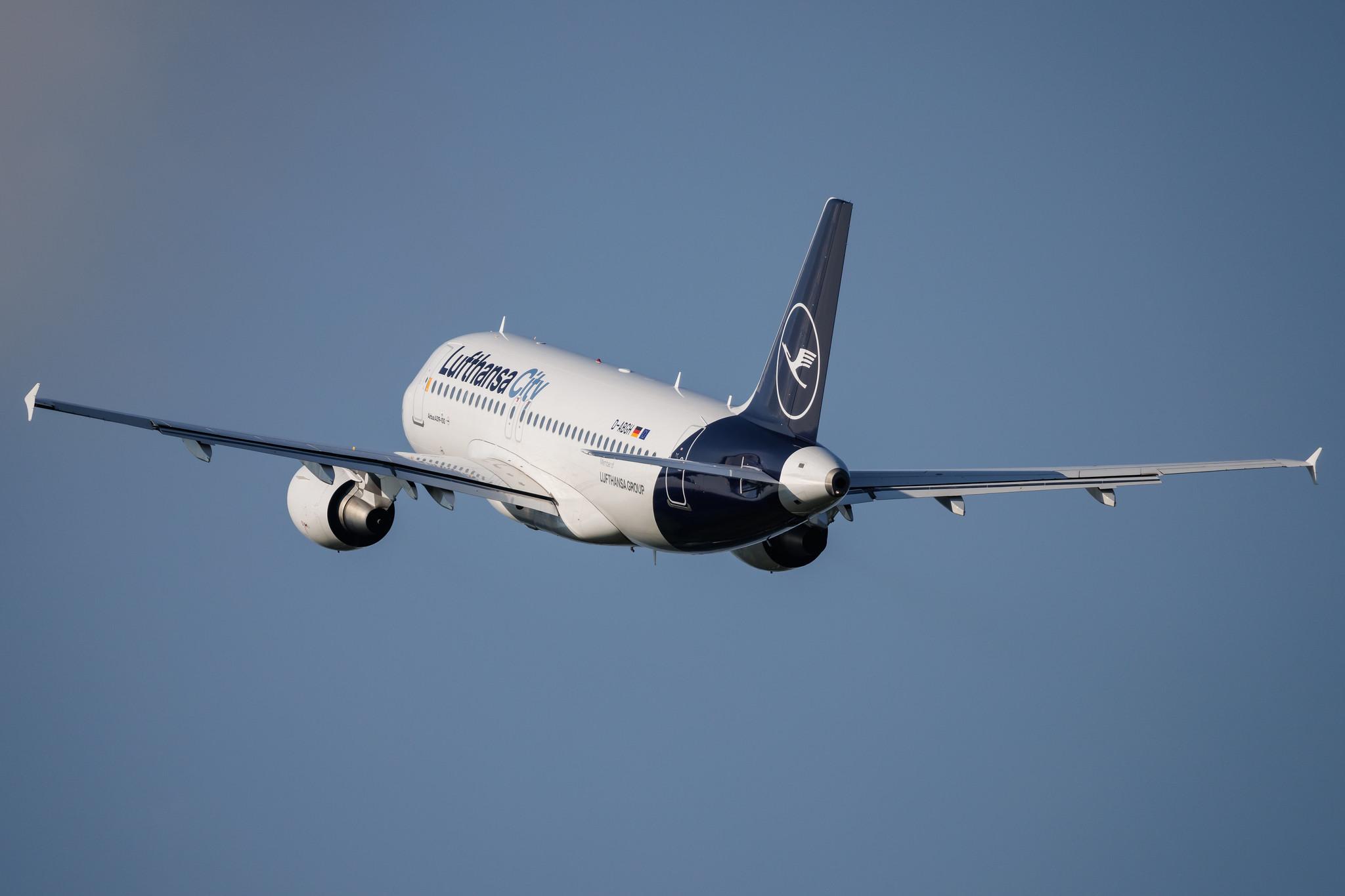 Hamburg Airport: Lufthansa City (VL / LHX) | Airbus A319-112 A319 | D-ABGH | MSN 3245
