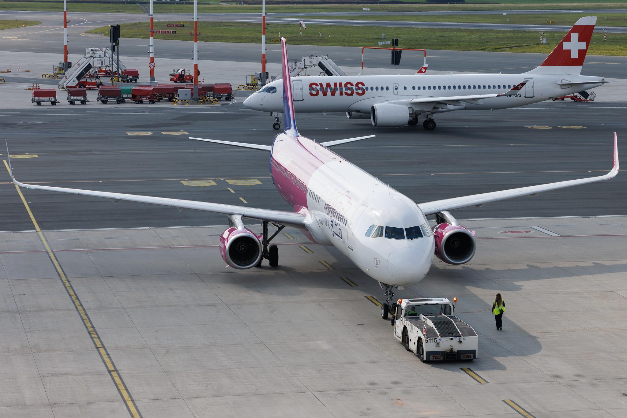 Hamburg Airport: Wizz Air (W6 / WZZ) | Airbus A321-231 A321 | HA-LTC | MSN 08295