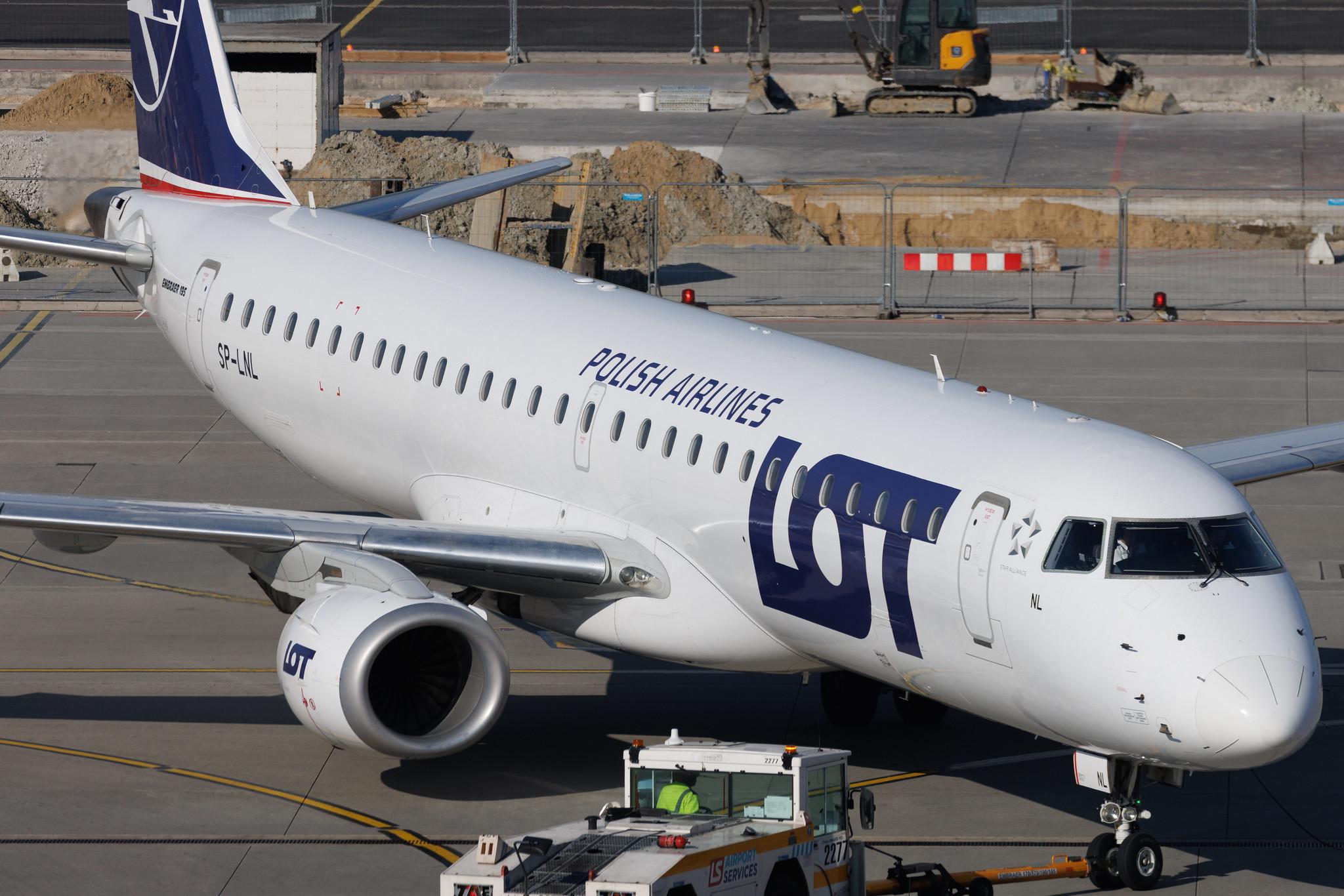 Warsaw Chopin Airport: LOT (LO / LOT) | Embraer E195LR E195 | SP-LNL | MSN 19000382
