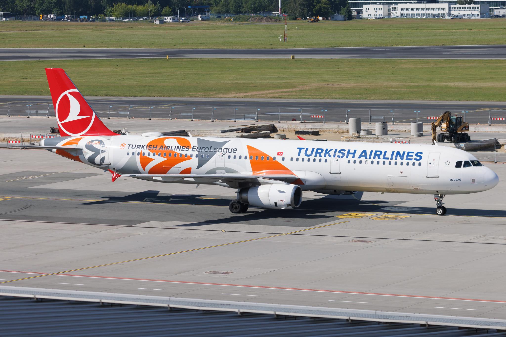 Warsaw Chopin Airport: Turkish Airlines (TK / THY) | Livery: EuroLeague Livery | Airbus A321-231 A321 | TC-JRO | MSN 04682