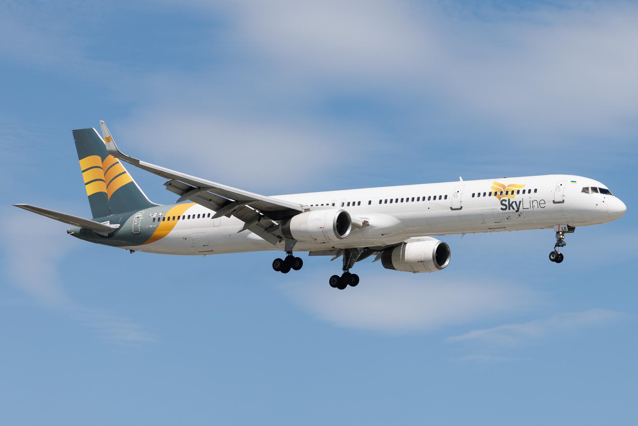 Warsaw Chopin Airport: Skyline Express Airline (QU / UTN) | Operator: Skyline Express | Boeing 757-330 B753 | UR-SLE | MSN 29012