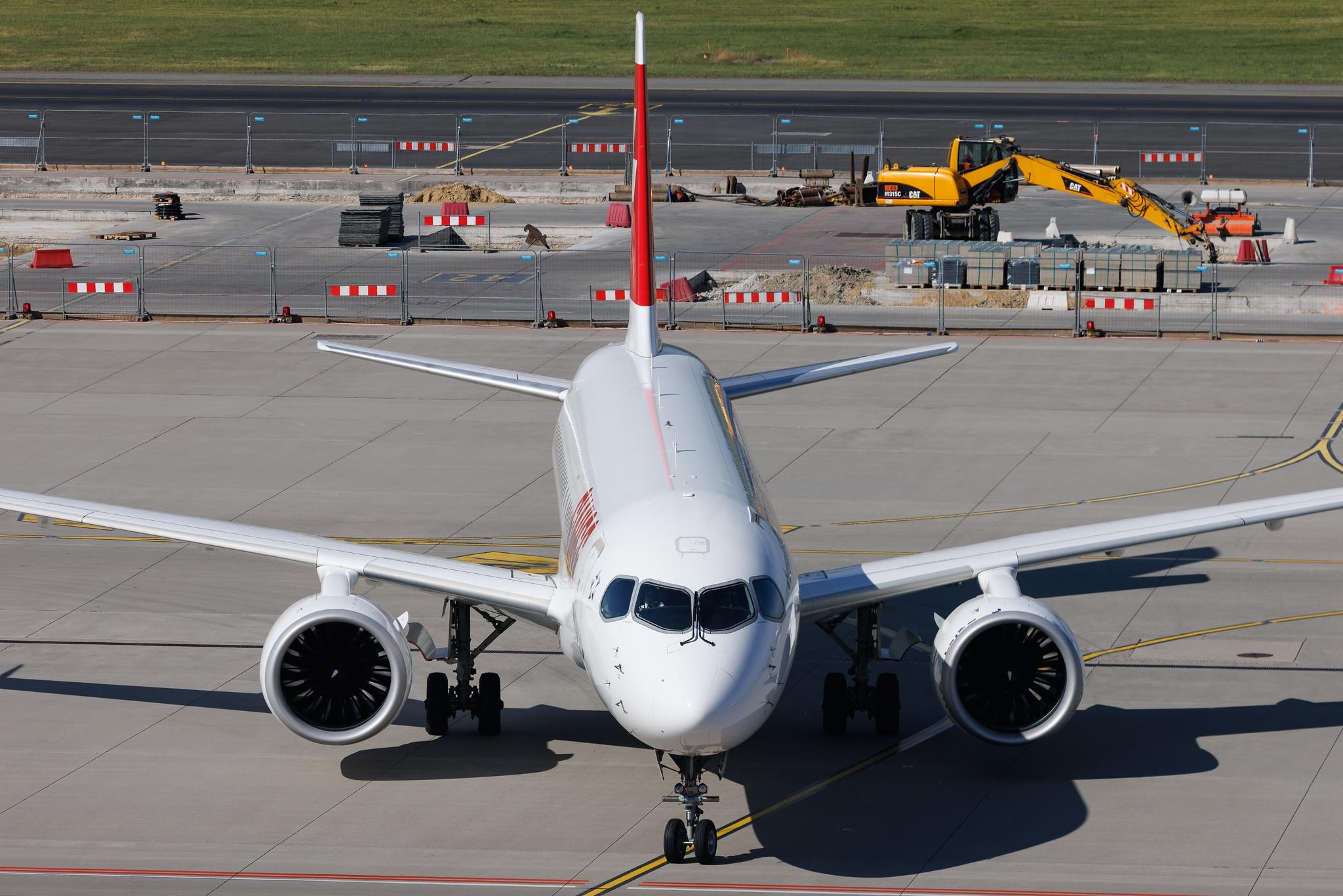 Warsaw Chopin Airport: Swiss (LX / SWR) | Airbus A220-300 BCS3 | HB-JCE | MSN 55014