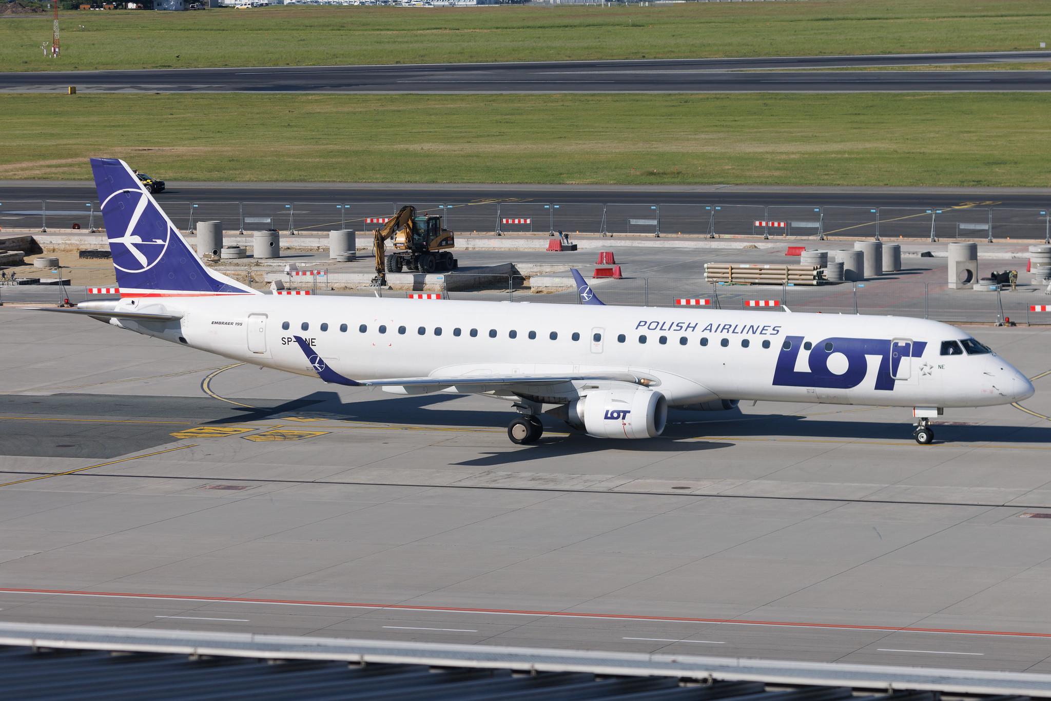 Warsaw Chopin Airport: LOT (LO / LOT) | Embraer E195LR E195 | SP-LNE | MSN 19000583