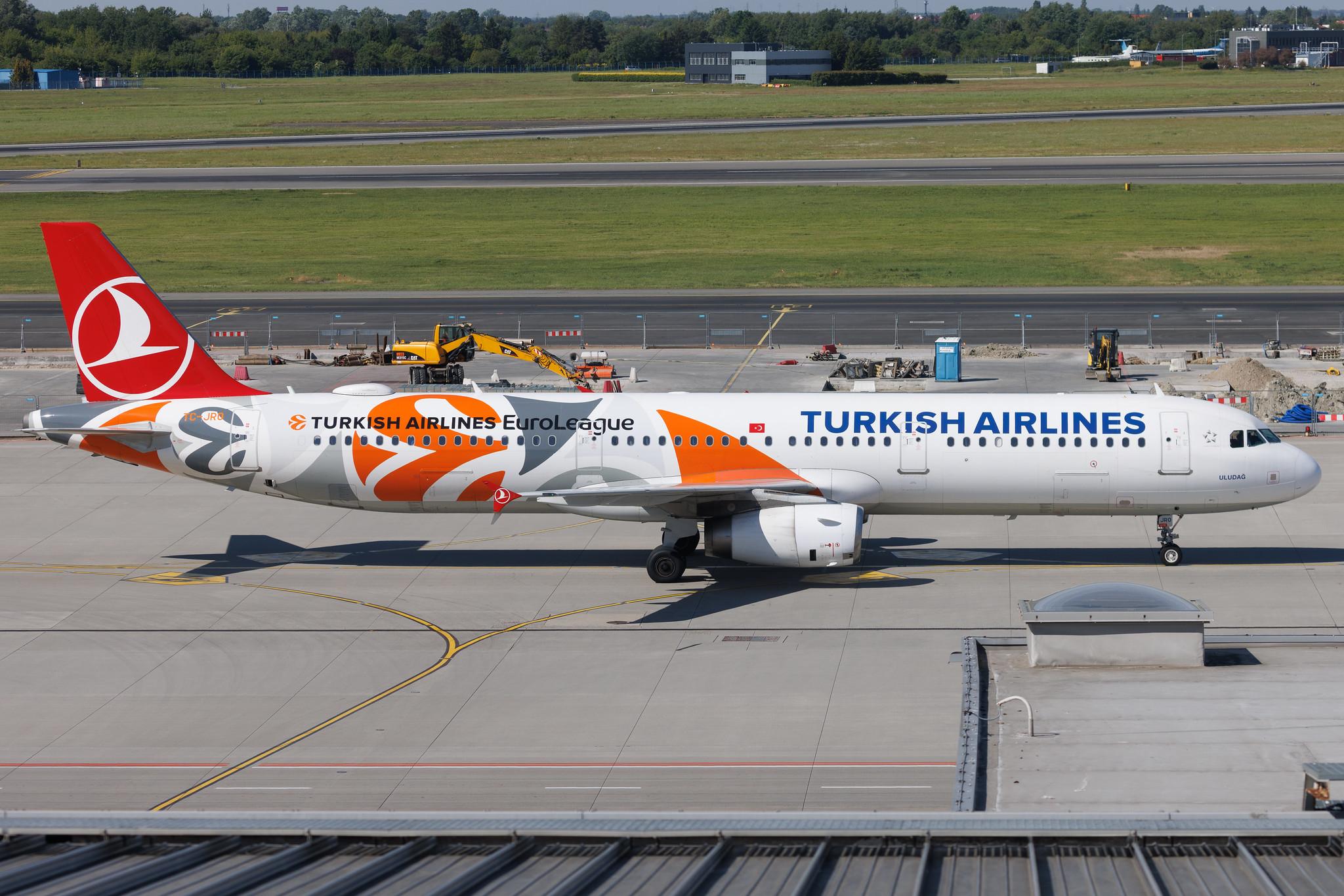 Warsaw Chopin Airport: Turkish Airlines (TK / THY) | Livery: EuroLeague Livery | Airbus A321-231 A321 | TC-JRO | MSN 04682