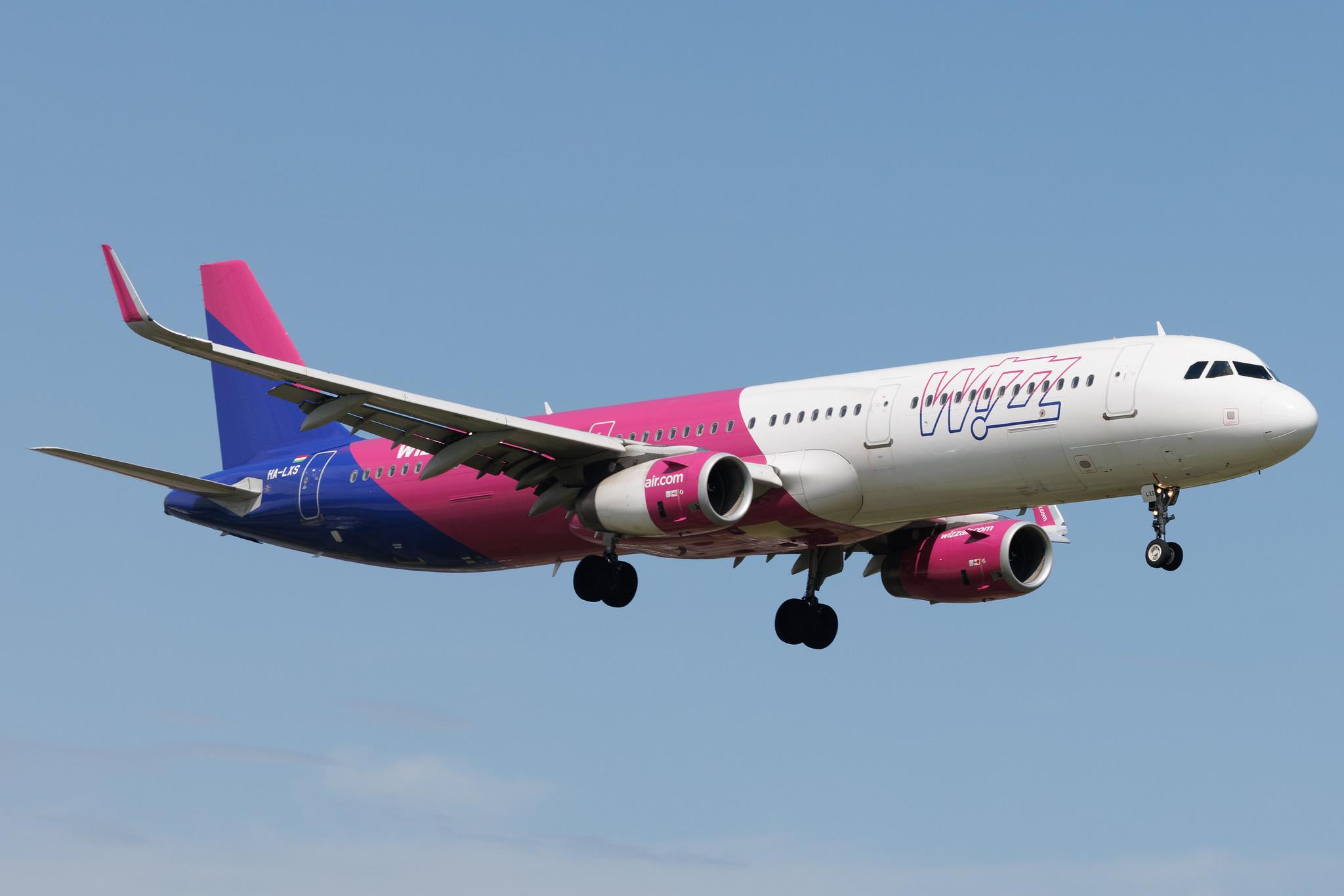 Warsaw Chopin Airport: Wizz Air (W6 / WZZ) | Airbus A321-231 A321 | HA-LXS | MSN 07702