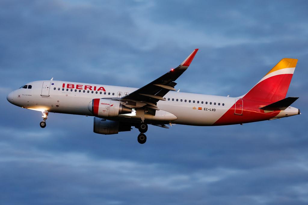 Hamburg Airport: Iberia (IB / IBE) | Airbus A320-216 A320 | EC-LVD | MSN 5570