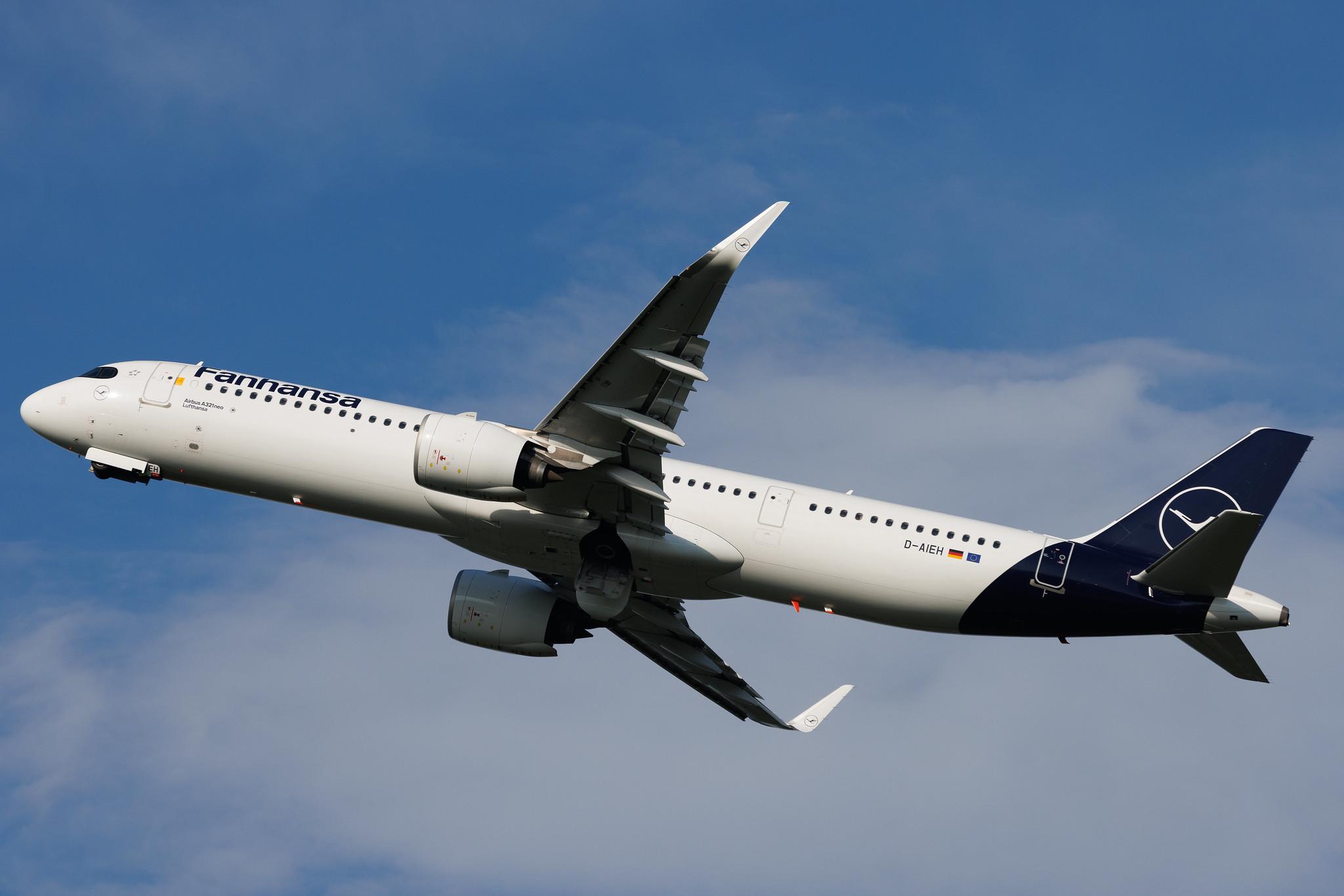 Hamburg Airport: Lufthansa (LH / DLH) | Livery: Fanhansa Titles | Airbus A321-271NX A21N | D-AIEH | MSN 10318