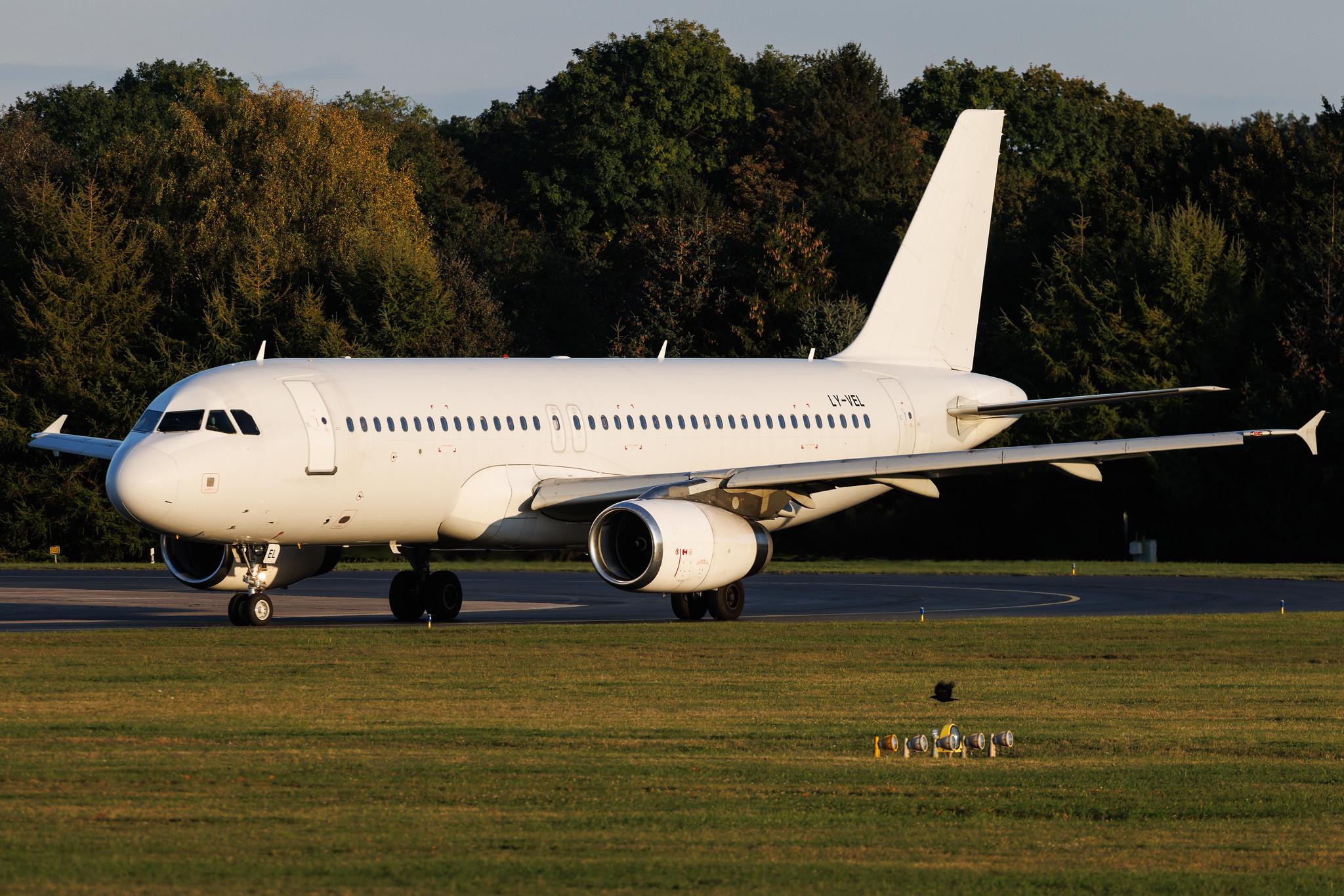 Hamburg Airport: Avion Express (X9 / NVD) | Airbus A320-232 A320 | LY-VEL | MSN 1998
