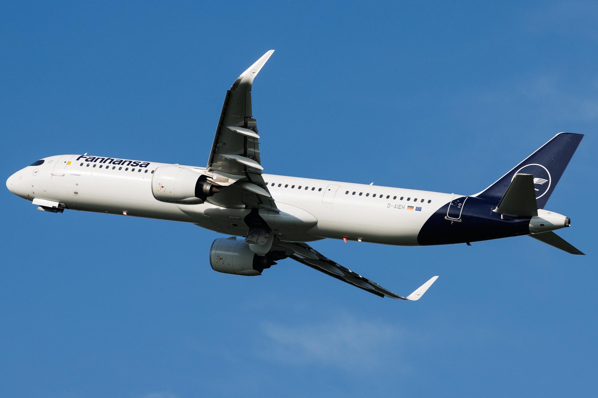 Hamburg Airport: Lufthansa (LH / DLH) | Livery: Fanhansa Titles | Airbus A321-271NX A21N | D-AIEH | MSN 10318