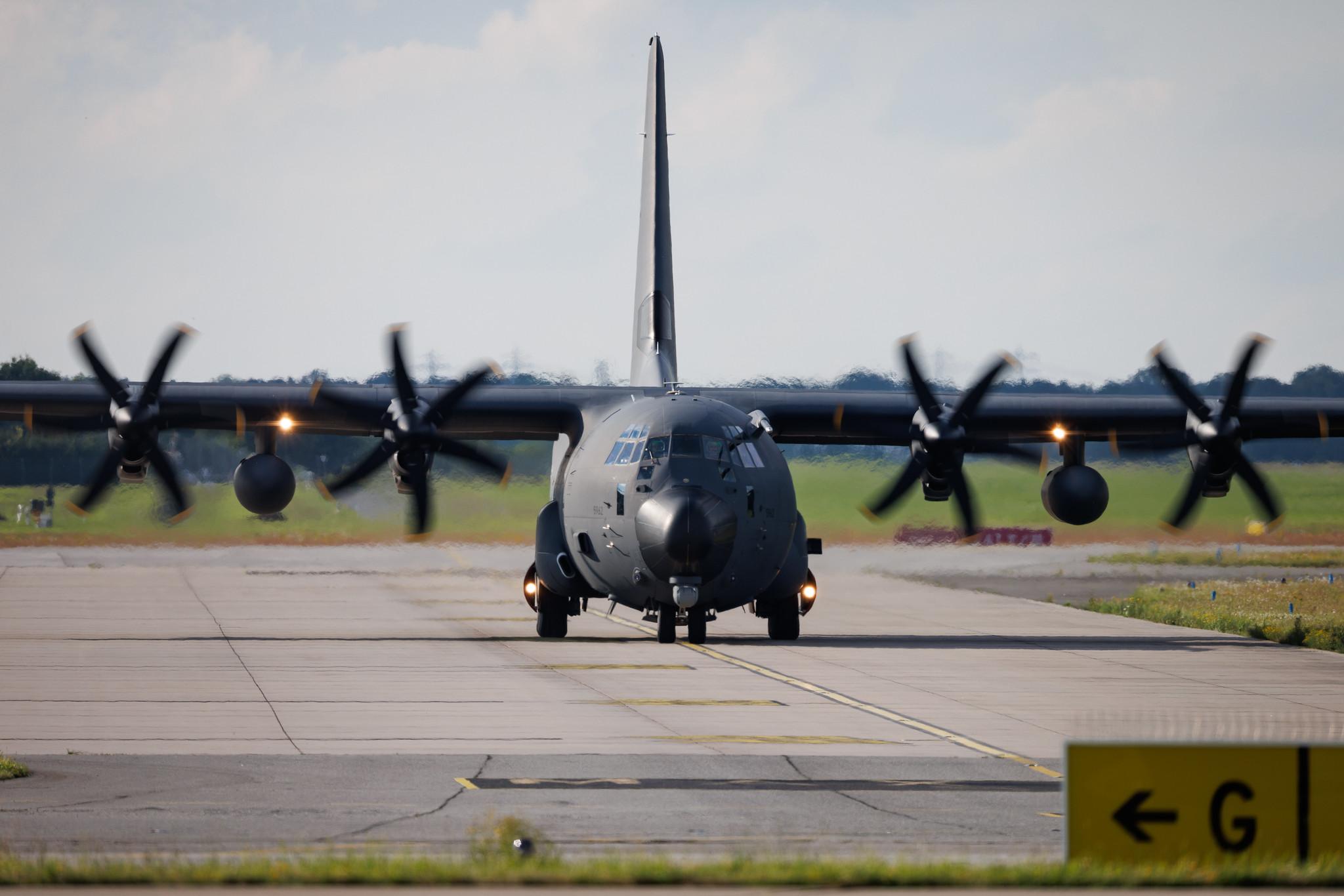 Hamburg Airport: German Air Force (/ GAF) | Lockheed Martin C-130J-30 Hercules C130 | 55+04 | MSN 5962