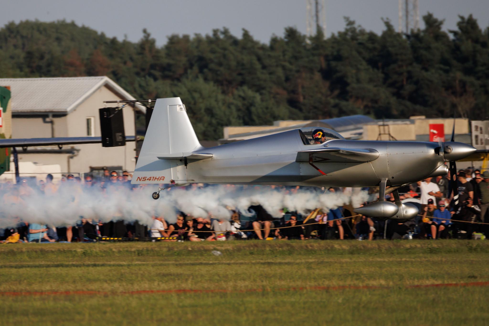 ANTIDOTUM Airshow Leszno: Red Bull - The Flying Bulls | Zivko Edge 540 EDGE | N541HA | MSN 0041A