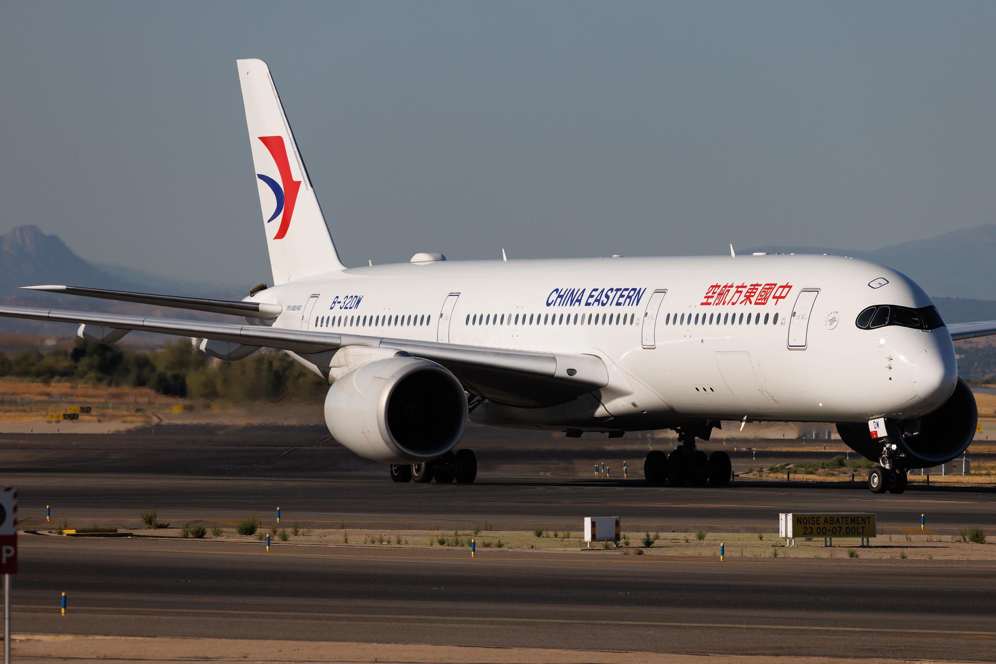Madrid Barajas Airport: China Eastern Airlines (MU / CES) | Airbus A350-941 A359 | B-32DW | MSN 577