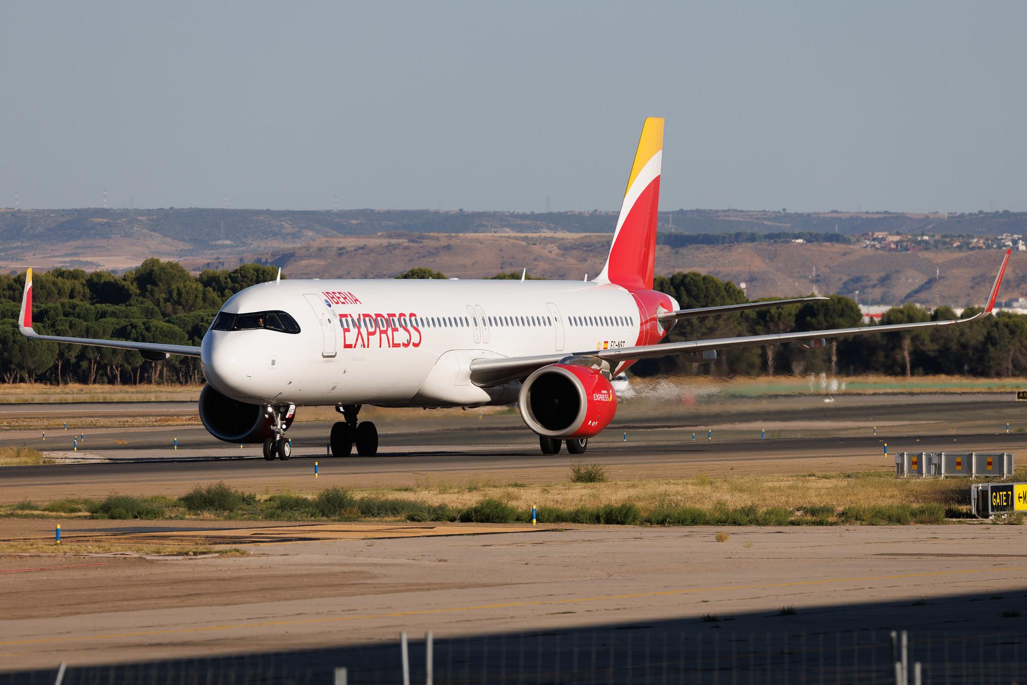 Madrid Barajas Airport: Iberia Express (I2 / IBS) | Airbus A321-251NX A21N | EC-NST | MSN 10991