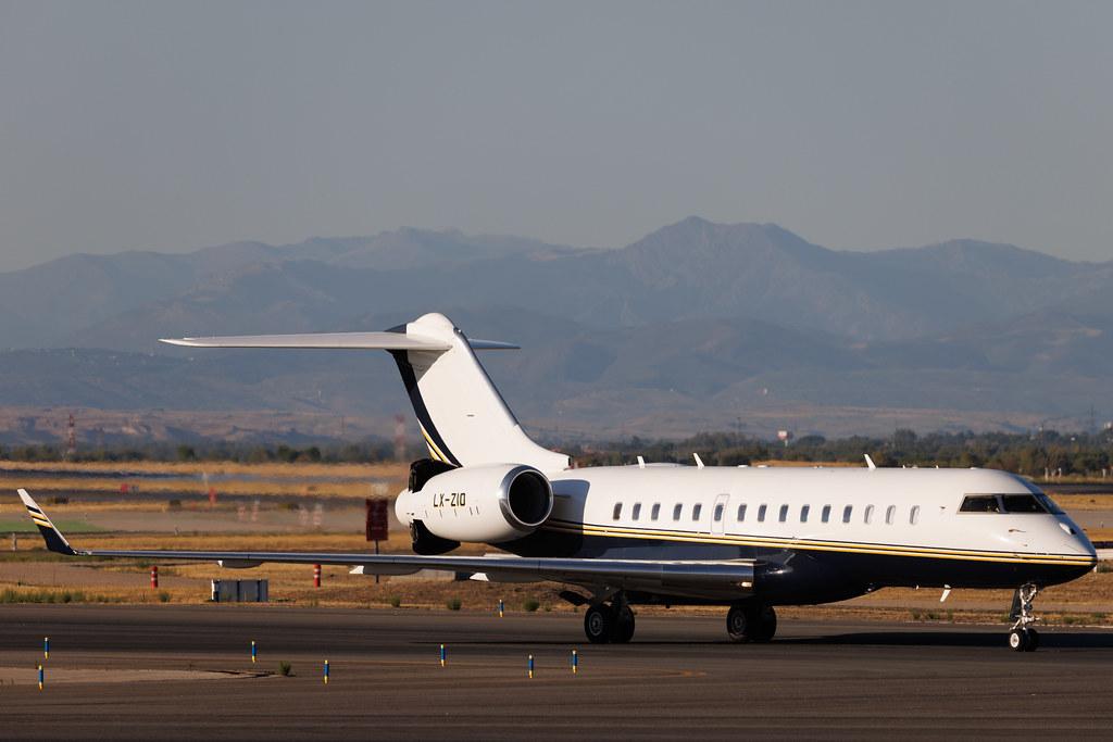 Madrid Barajas Airport: Global Jet Luxembourg  | Bombardier Global Express XRS GLEX | LX-ZIO | MSN 9369