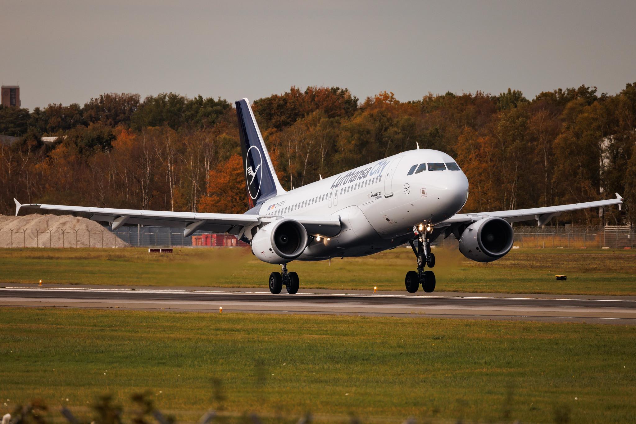 Hamburg Airport: Lufthansa City (VL / LHX) | Airbus A319-112 A319 | D-ASTX | MSN 3202