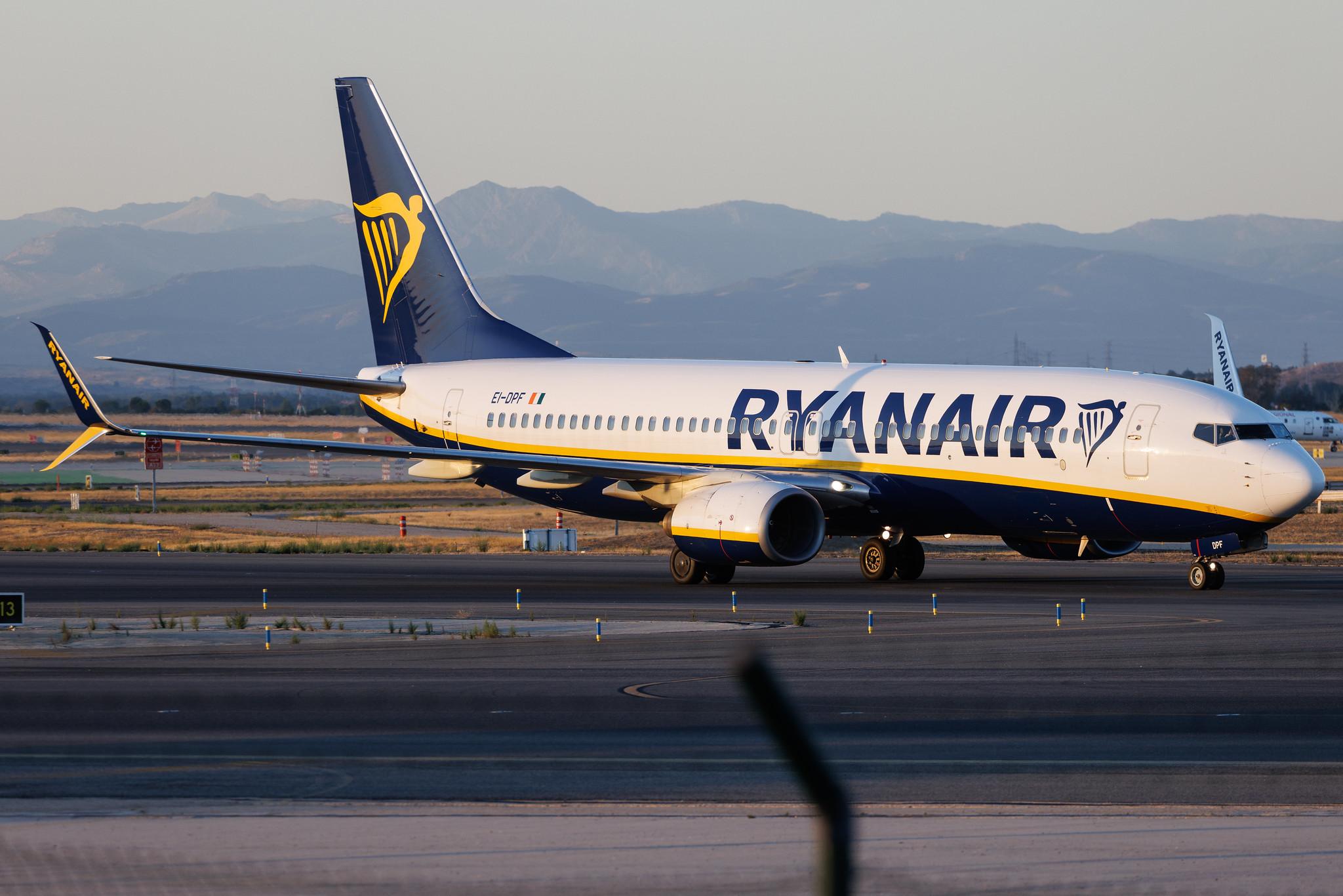Madrid Barajas Airport: Ryanair (FR / RYR) | Boeing 737-8AS B738 | EI-DPF | MSN 33606