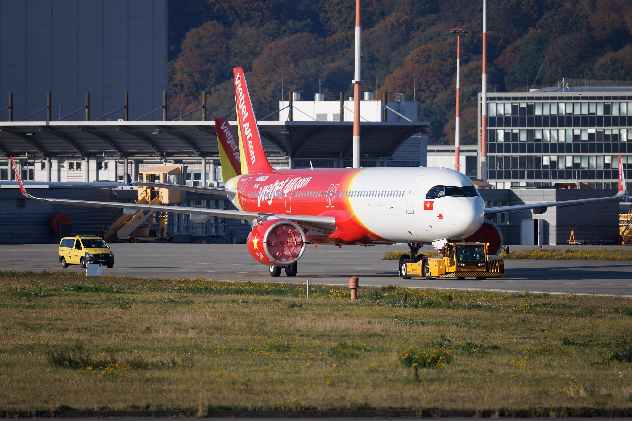 Hamburg Finkenwerder: VietJetAir (VJ / VJC) | Airbus A321-271NX A21N | D-AZAM | VN-A543 | MSN 12241