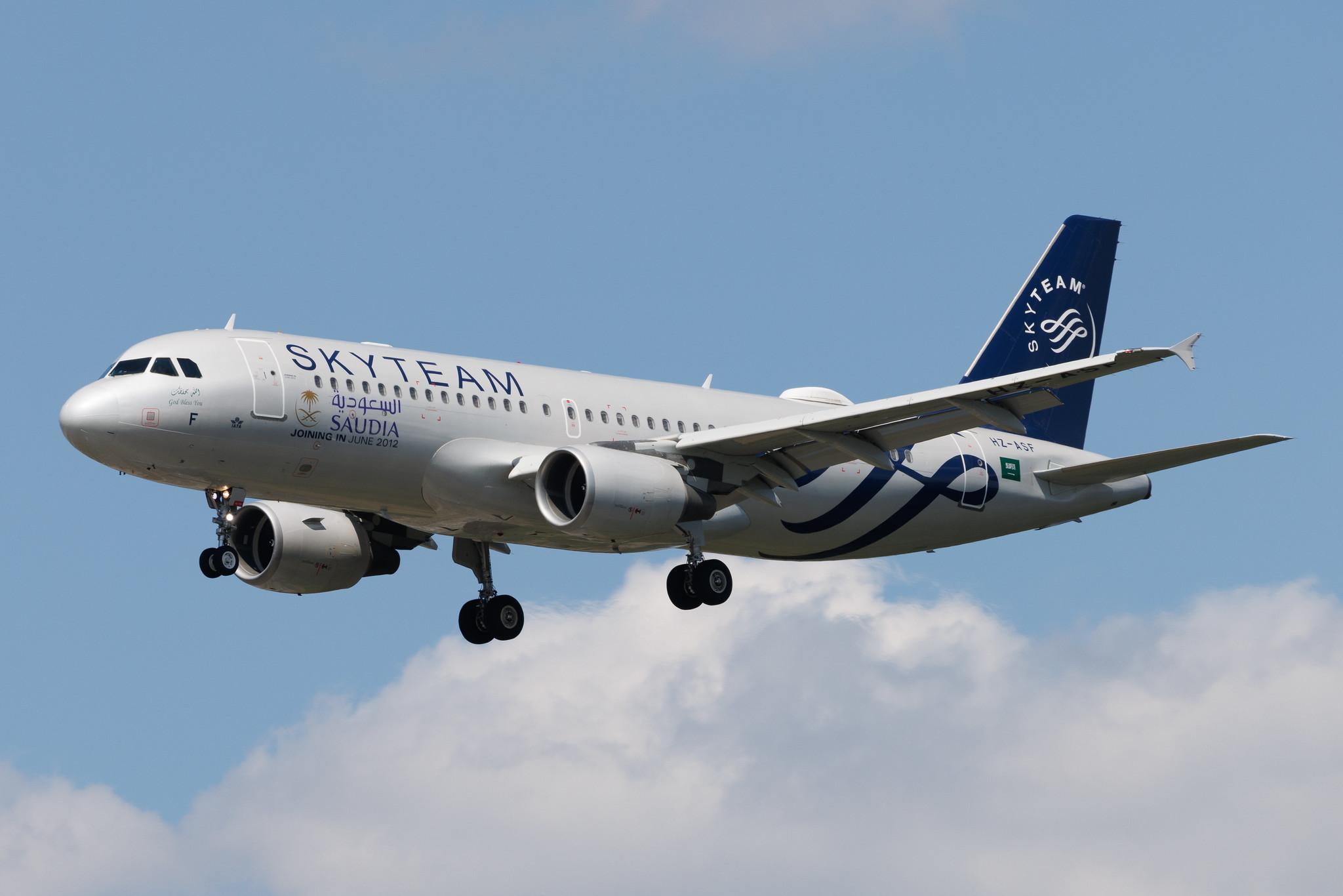 Frankfurt Airport: Saudia (SV / SVA) | Livery: SkyTeam Livery | Airbus A320-214 A320 | HZ-ASF | MSN 4955