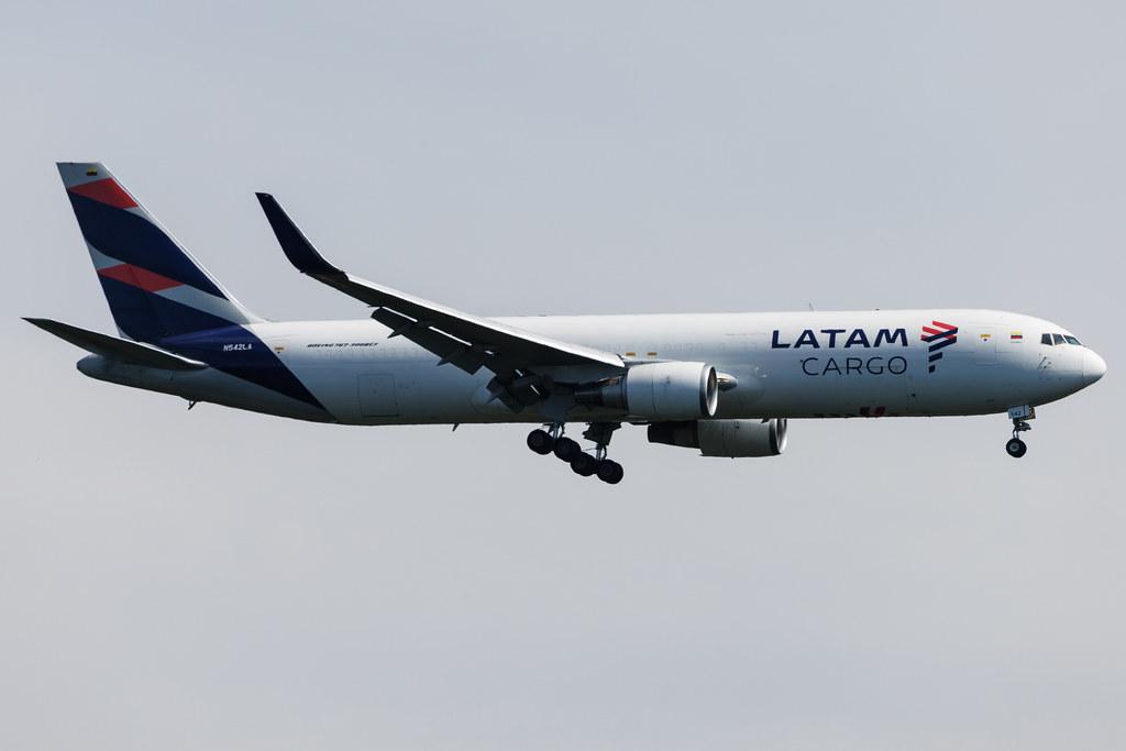 Frankfurt Airport: LATAM Cargo (UC / LCO) | Operator: LATAM Cargo Colombia | Boeing 767-316(ER)(BCF) B763 | N542LA | MSN 34629