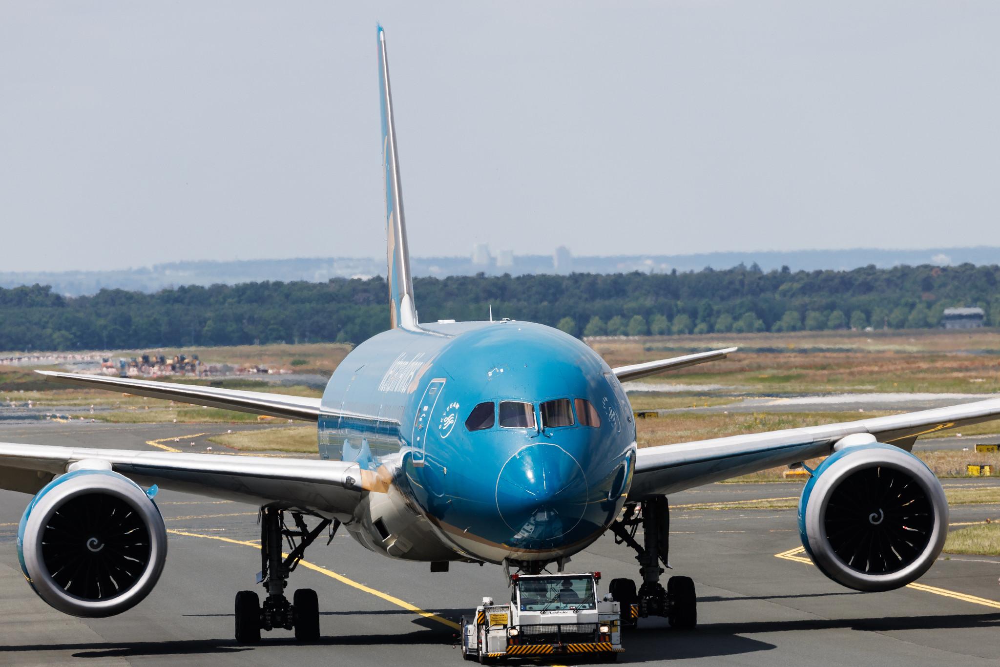 Frankfurt Airport: Vietnam Airlines (VN / HVN) | Boeing 787-9 Dreamliner B789 | VN-A864 | MSN 35154