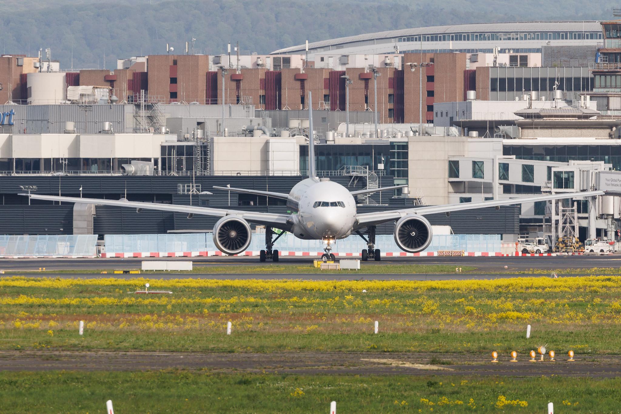 Frankfurt Airport: Singapore Airlines (SQ / SIA) | Boeing 777-312(ER) B77W | 9V-SNC | MSN 42242