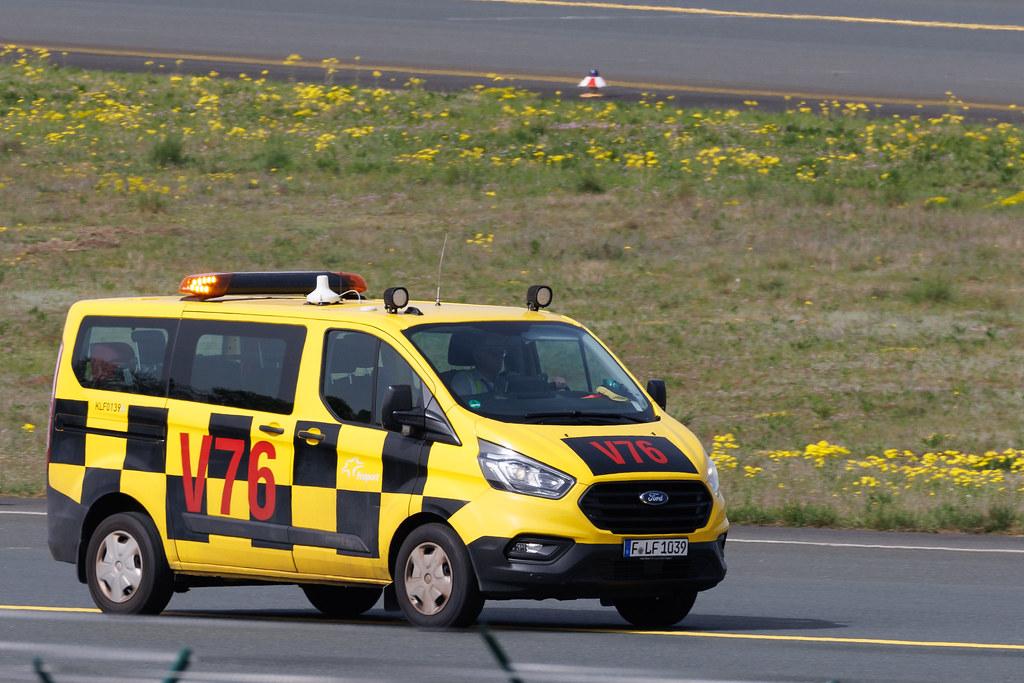 Frankfurt Airport: Follow Me V76