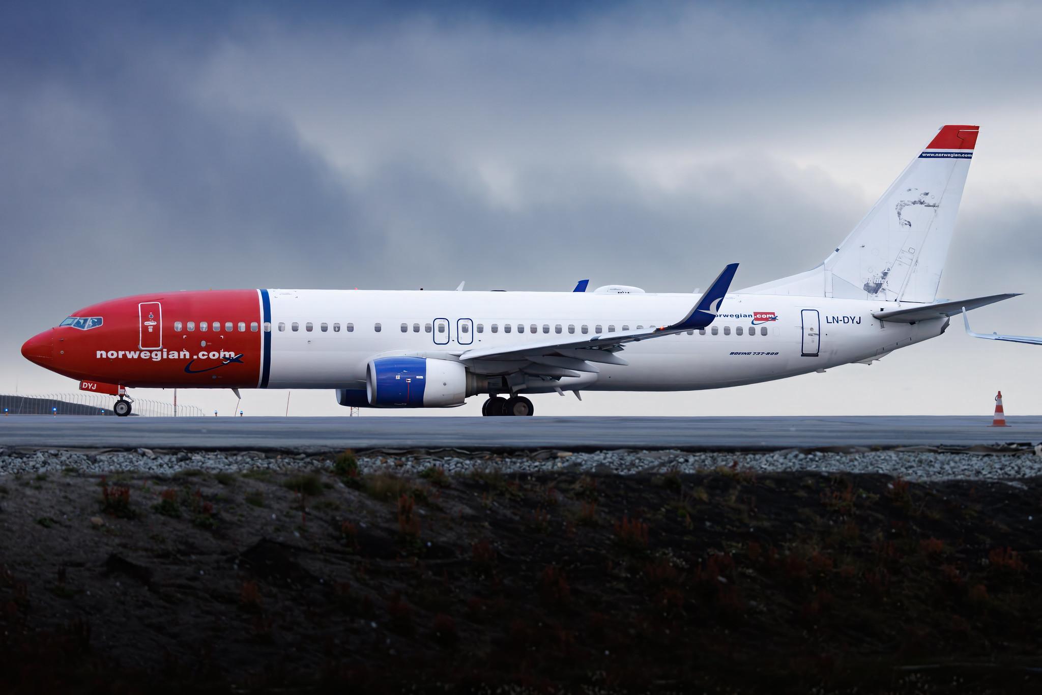 Longyearbyen Svalbard Airport: Norwegian (DY / NOZ) | Livery: Georg Brandes Livery | Boeing 737-8JP B738 | LN-DYJ | MSN 39045