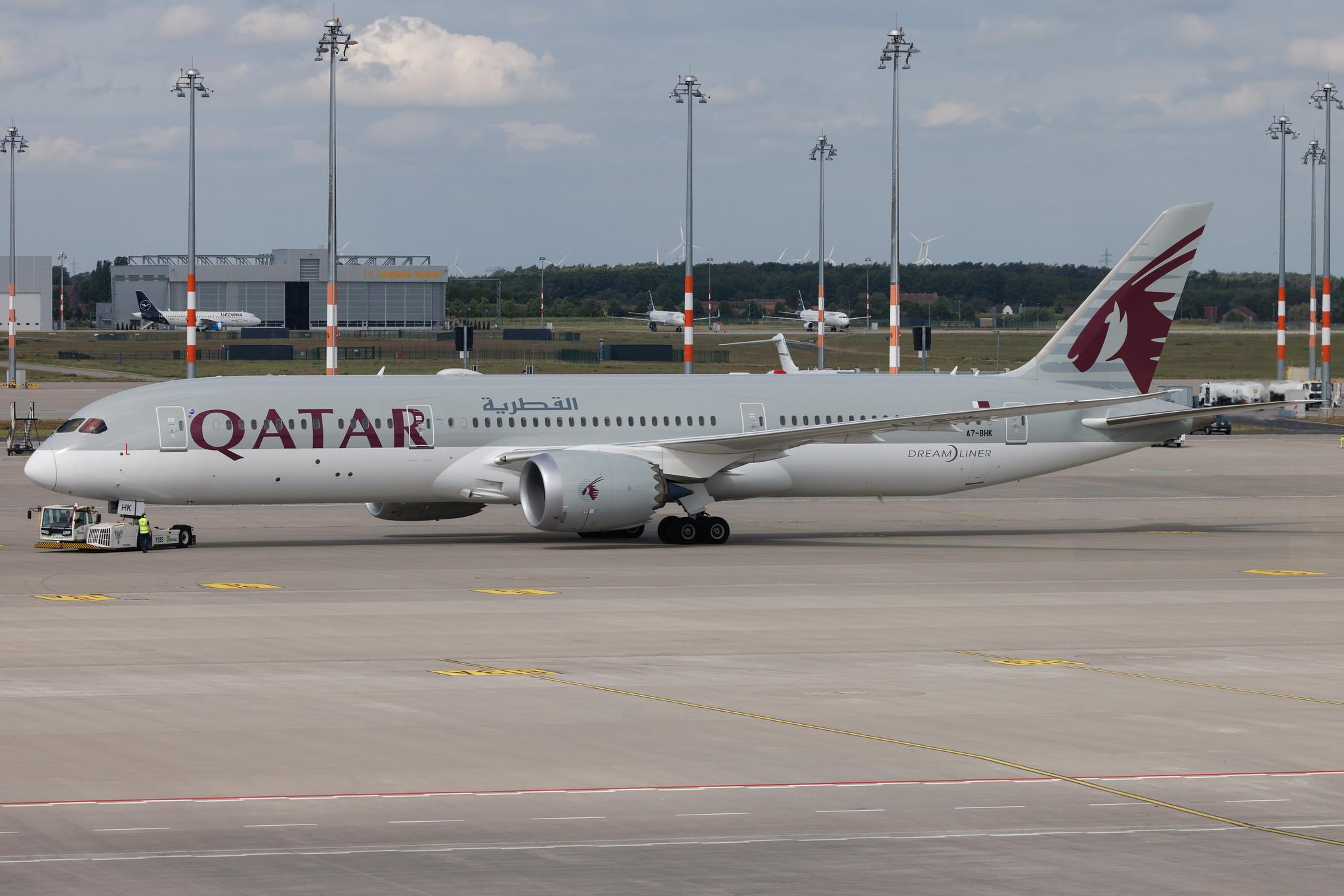 Flughafen Berlin Brandenburg: Qatar Airways (QR / QTR) | Boeing 787-9 Dreamliner B789 | A7-BHK | MSN 64221