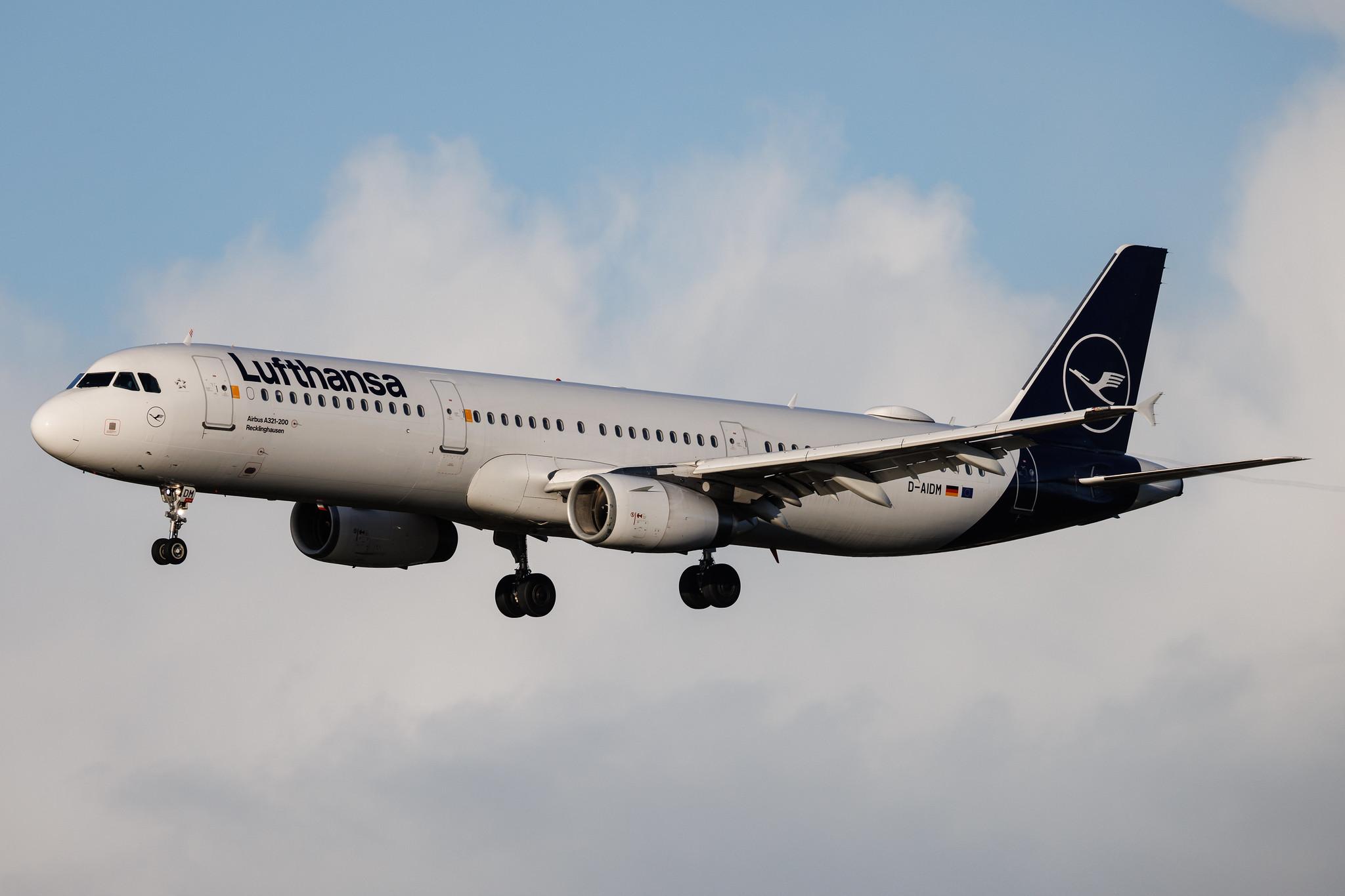 Hamburg Airport: Lufthansa (LH / DLH) | Airbus A321-231 A321 | D-AIDM | MSN 4916