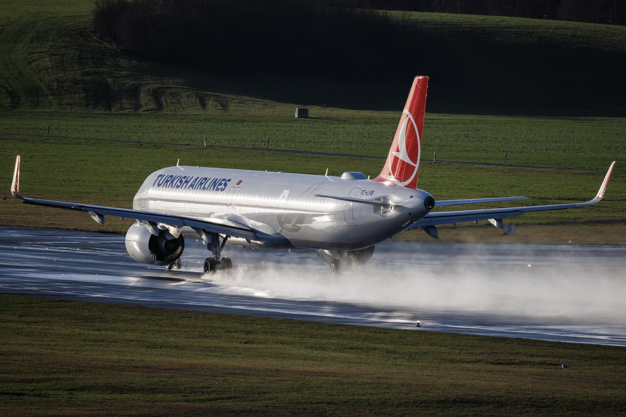 Hamburg Airport: Turkish Airlines (TK / THY) | Airbus A321-271NX A21N | TC-LPB | MSN 11622