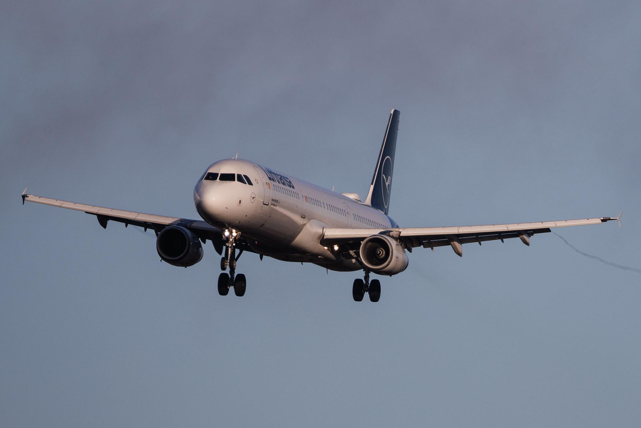 Hamburg Airport: Lufthansa (LH / DLH) | Airbus A321-231 A321 | D-AIDM | MSN 4916