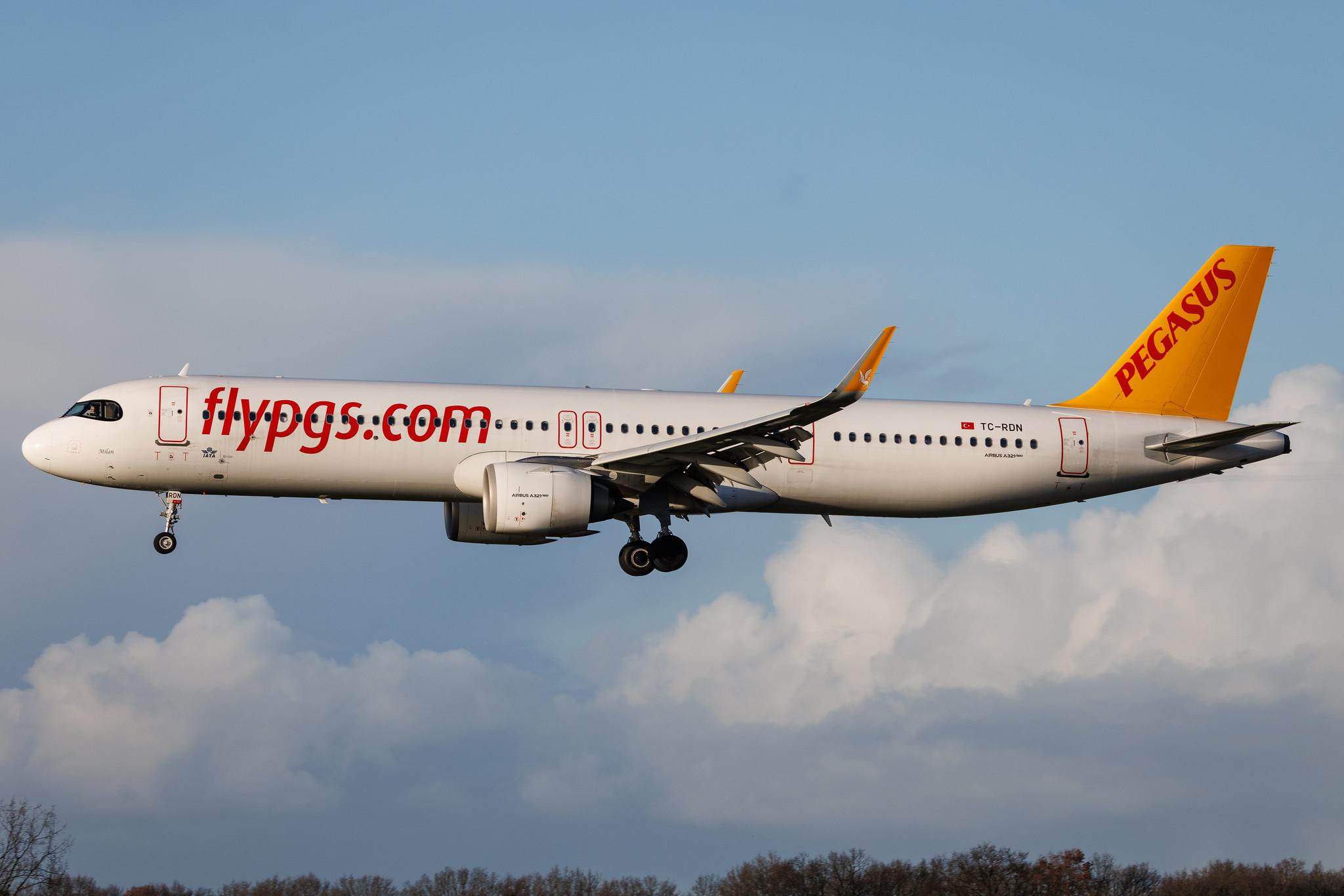 Hamburg Airport: Pegasus (PC / PGT) | Airbus A321-251NX A21N | TC-RDN | MSN 11663