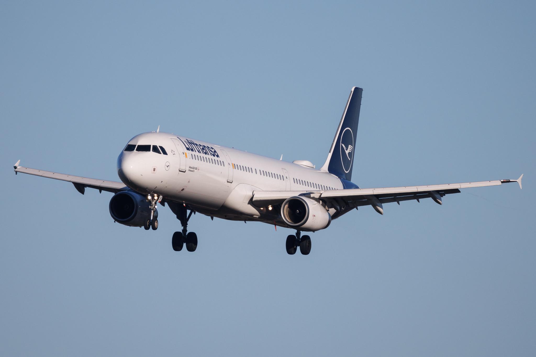 Hamburg Airport: Lufthansa (LH / DLH) | Airbus A321-231 A321 | D-AISR | MSN 3987