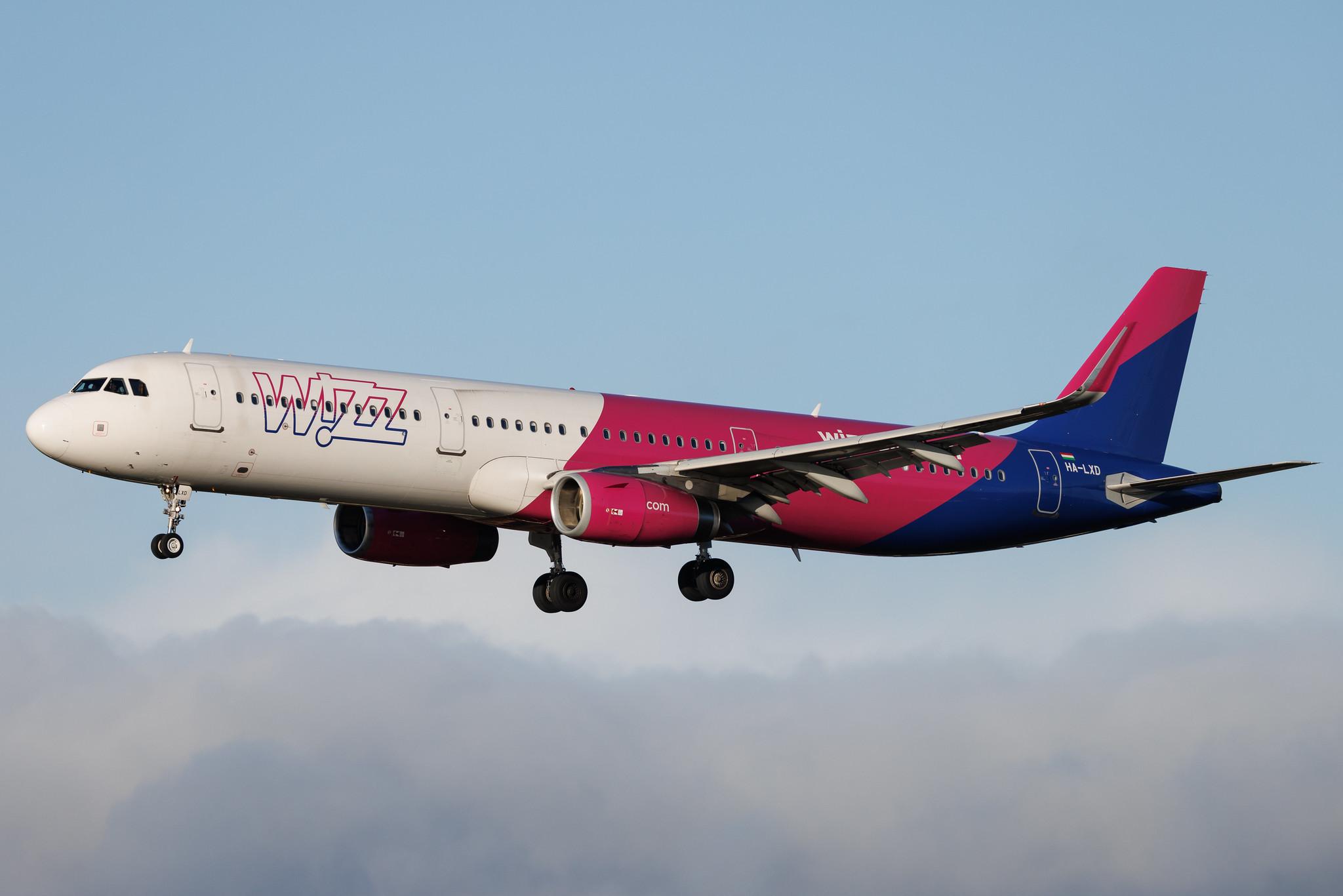 Hamburg Airport: Wizz Air (W6 / WZZ) | Airbus A321-231 A321 | HA-LXD | MSN 07032
