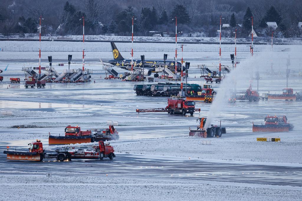 Hamburg Airport: Schneeräumung