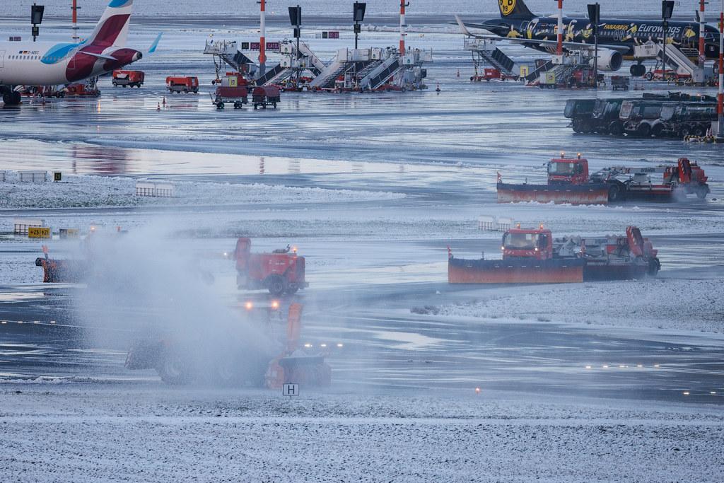 Hamburg Airport: Schneeräumung