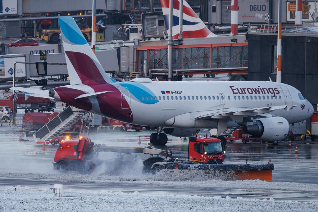 Hamburg Airport: Schneeräumung